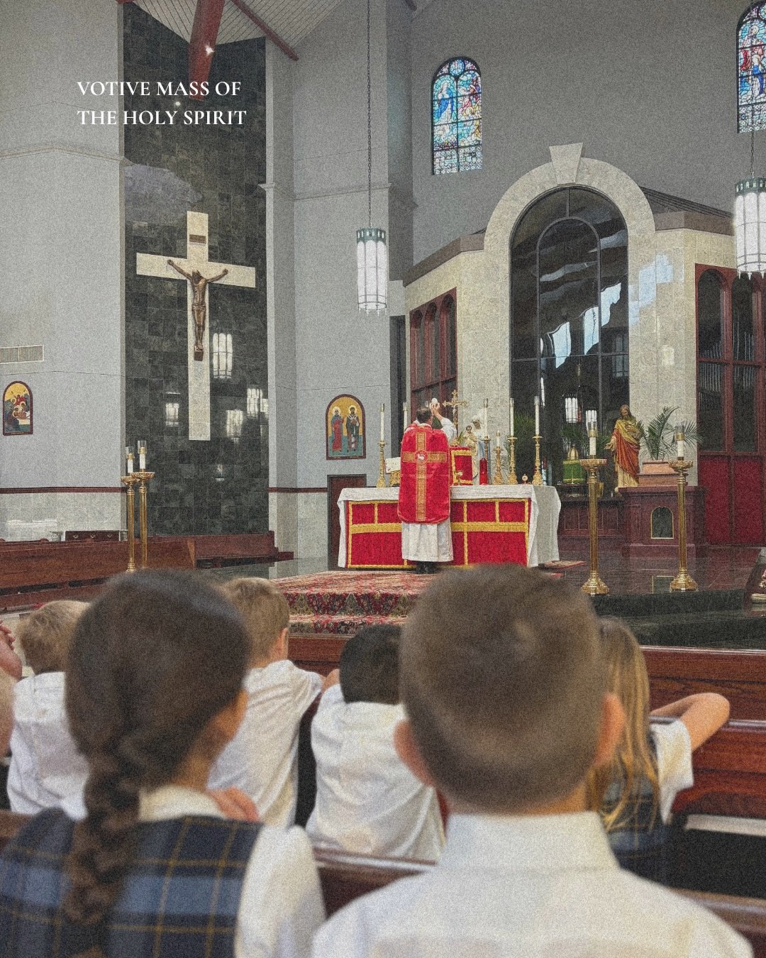 As we begin a new academic year, we entrust our students, teachers, staff, and families to the loving guidance of the Holy Spirit. 🕊️ This morning, @frshamilton celebrated a Votive Mass of the Holy Spirit and blessed our school building and classroo