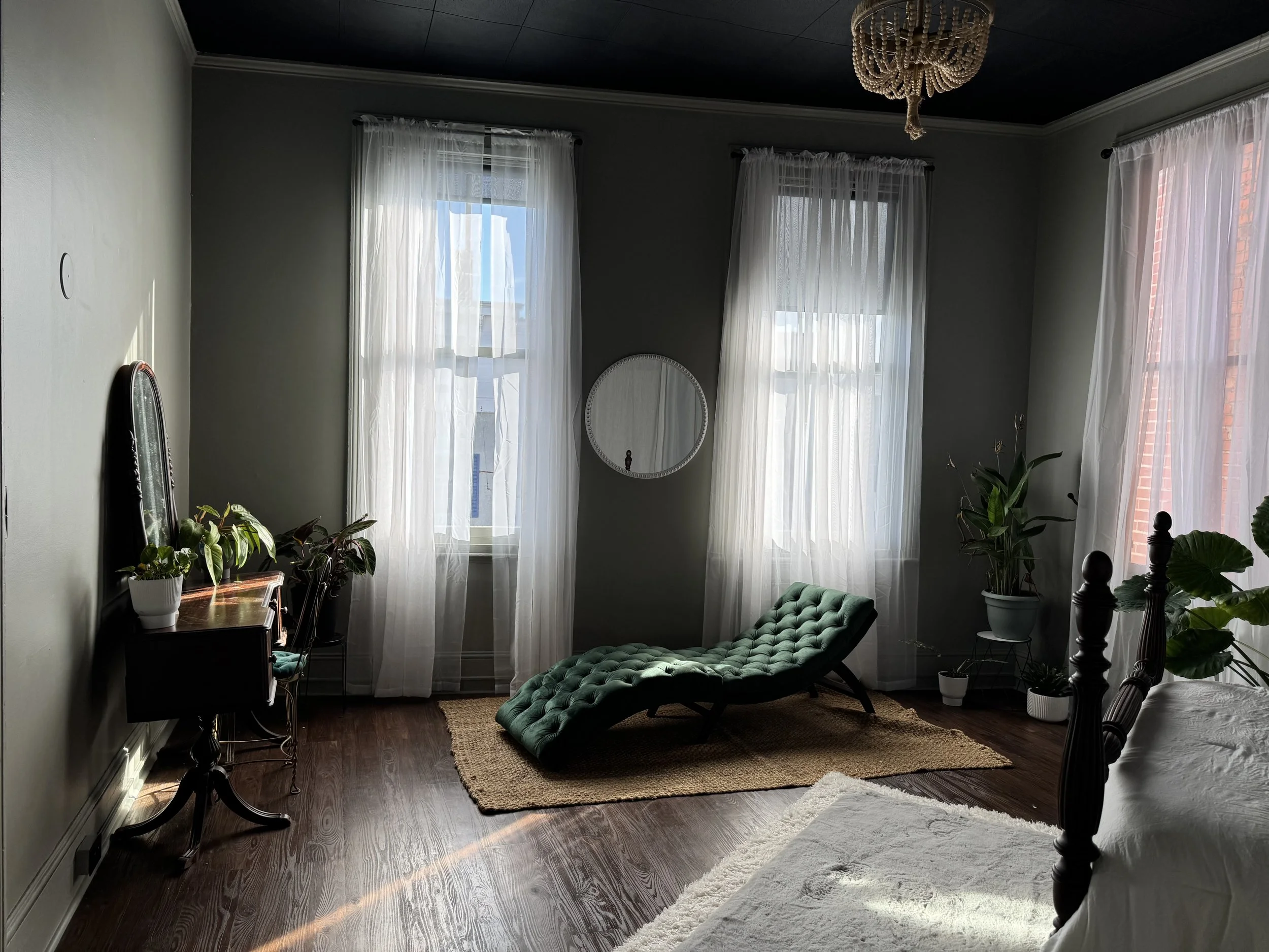 emily scott boudoir experience studio beaufort sc chaise lounge natural light windows