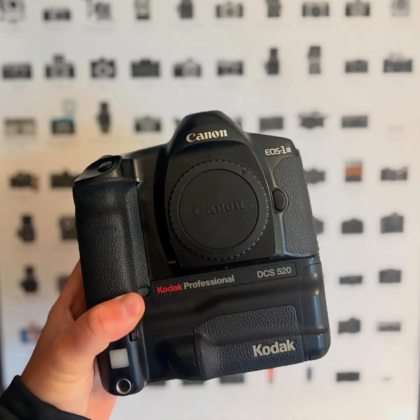 Kodak DSC 520 1998 Canon 1n Camera 📸 

Revolutionary technology in the late 90s boasting a 2MP CCD Sensor 

The 2-megapixel M15 imager used indium tin oxide (ITO) clock conductors and a new CFA mix to dramatically improve blue channel output. 3.6 su
