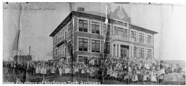 E. L Wright School (Hancock)