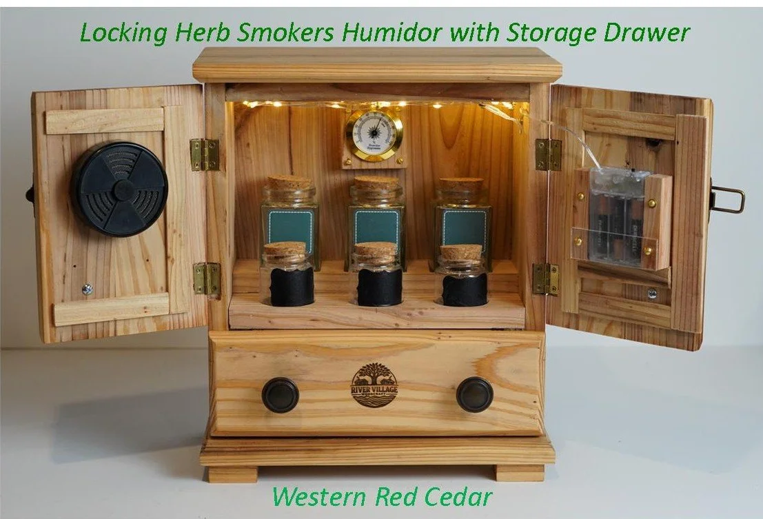 1 Cedar Humidor Open + Text.jpg