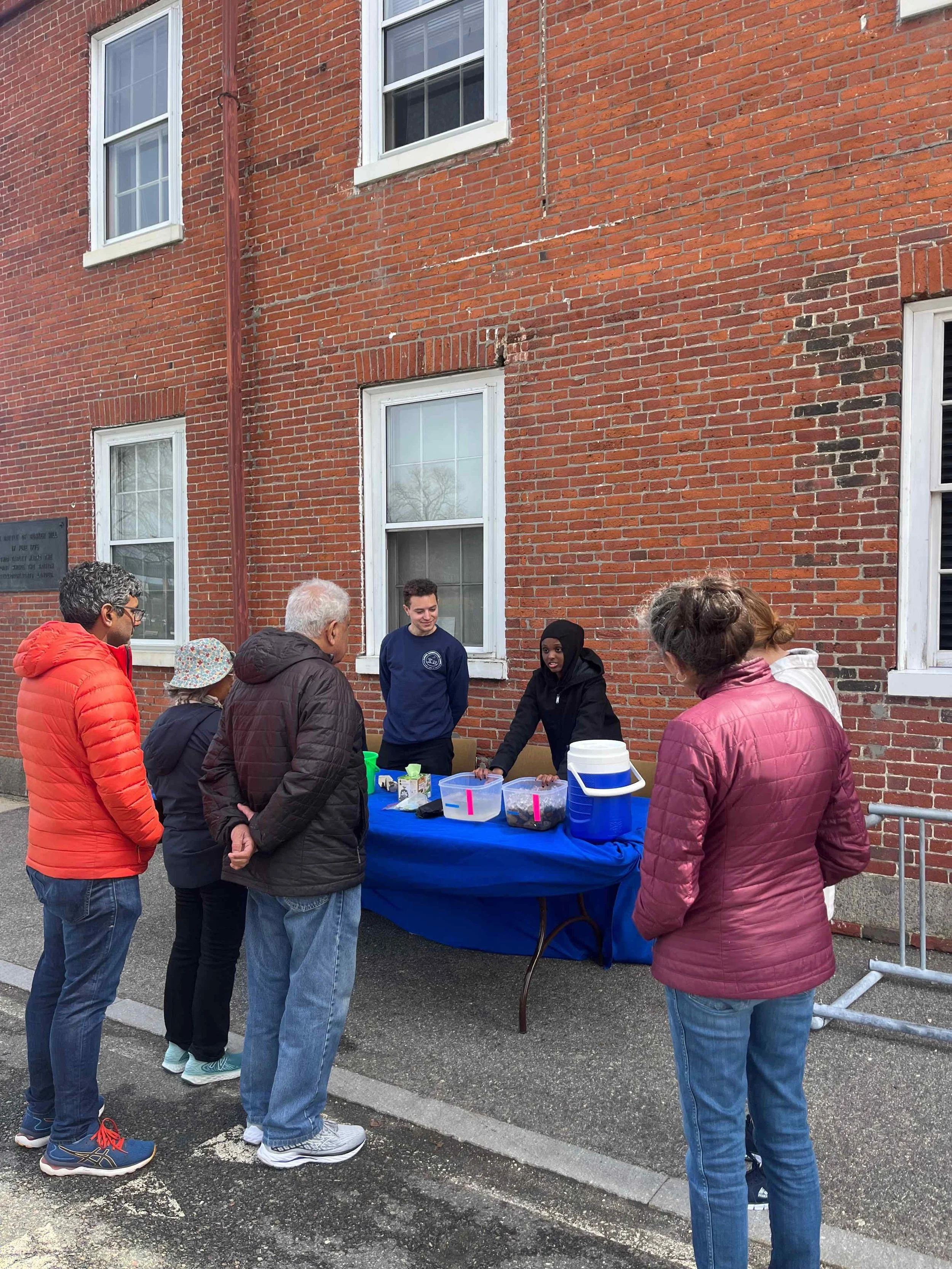 Engaging the public on sea level rise through an ice-melting demo for Earth Day.