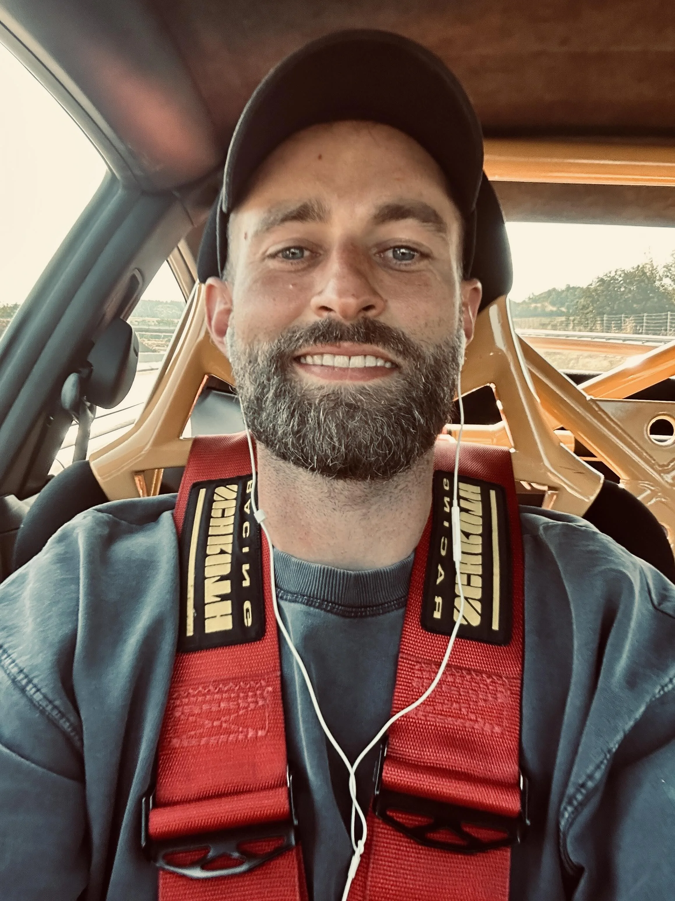 gregoire Leveque - Serious CARSHOP - Acheter et vendez votre voiture sur Annecy en Haute Savoie voiture de compétition