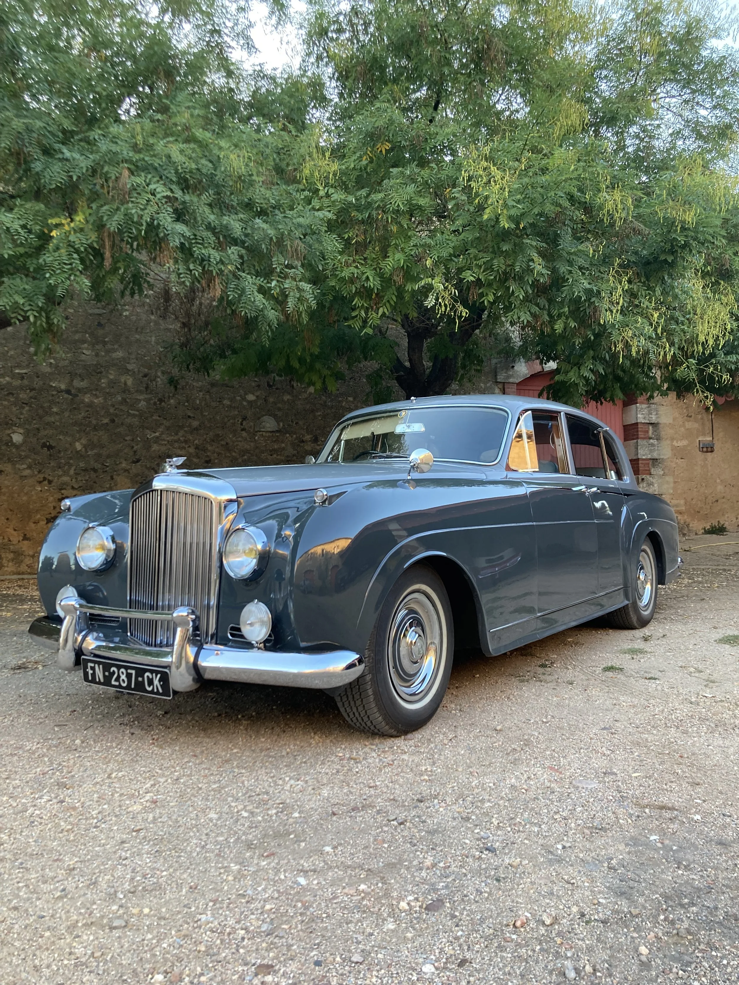 Bentley Mulliner 3_4 avant.jpeg