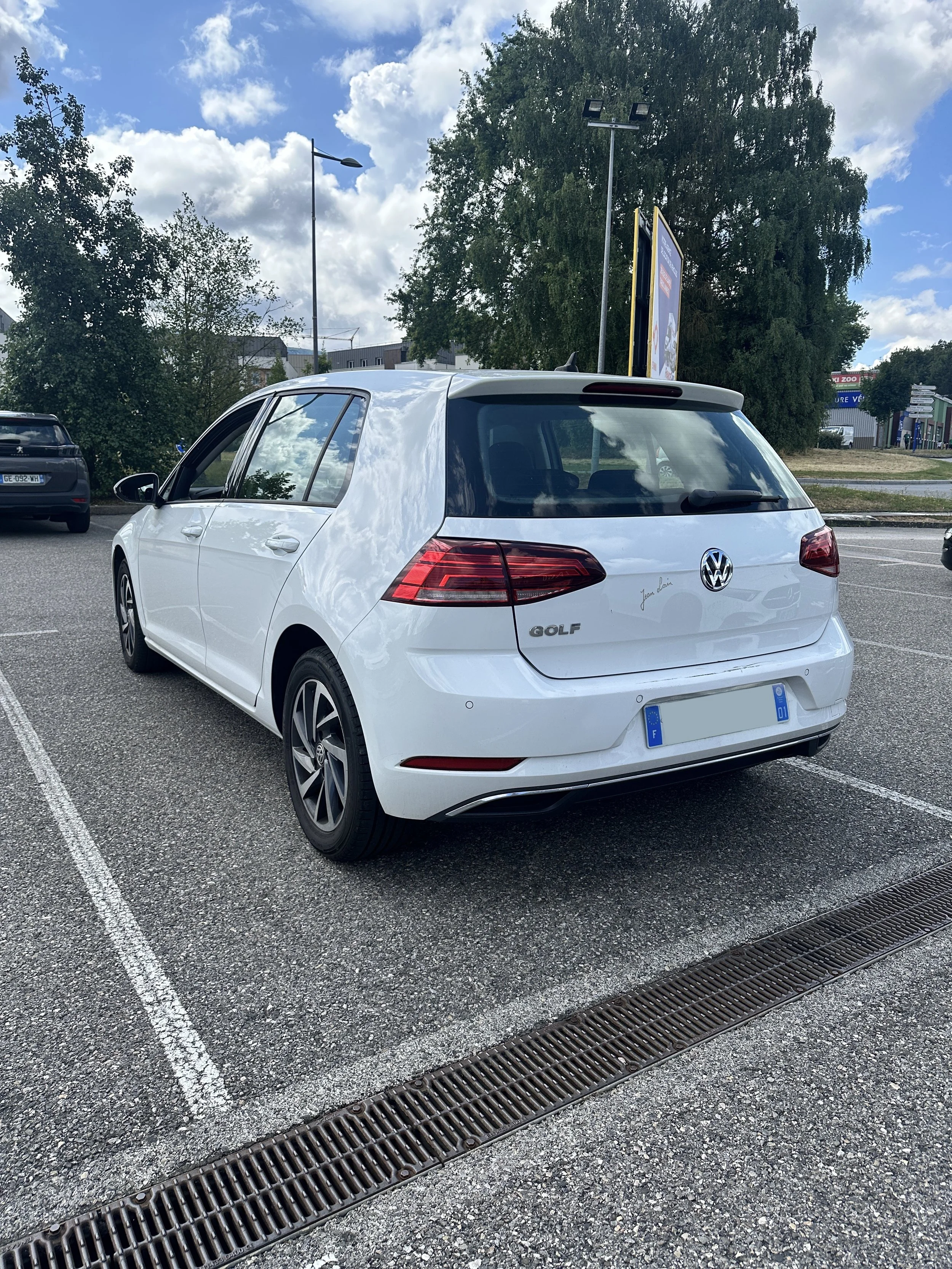 Volkswagen Golf VII 4.JPG