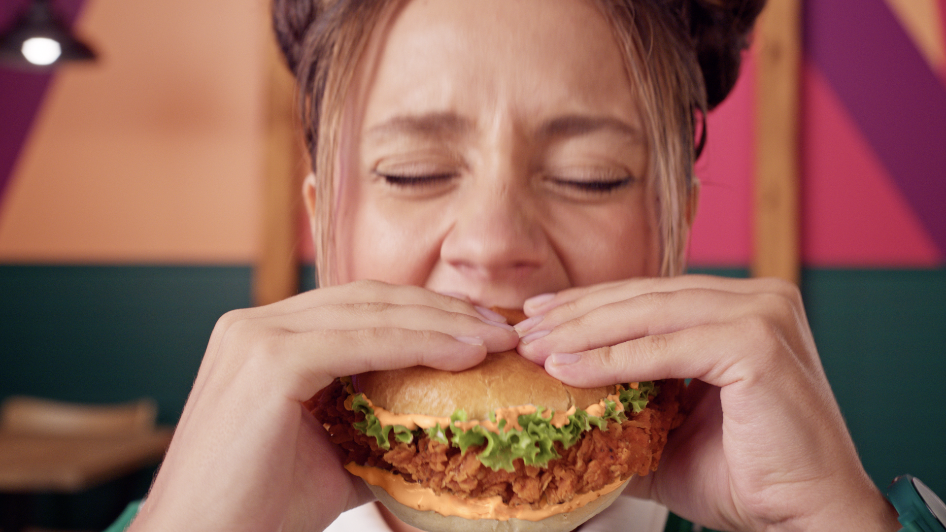 Jollibee | Julia Rogowska | Chicken Sandwich Tastebuds 30".png