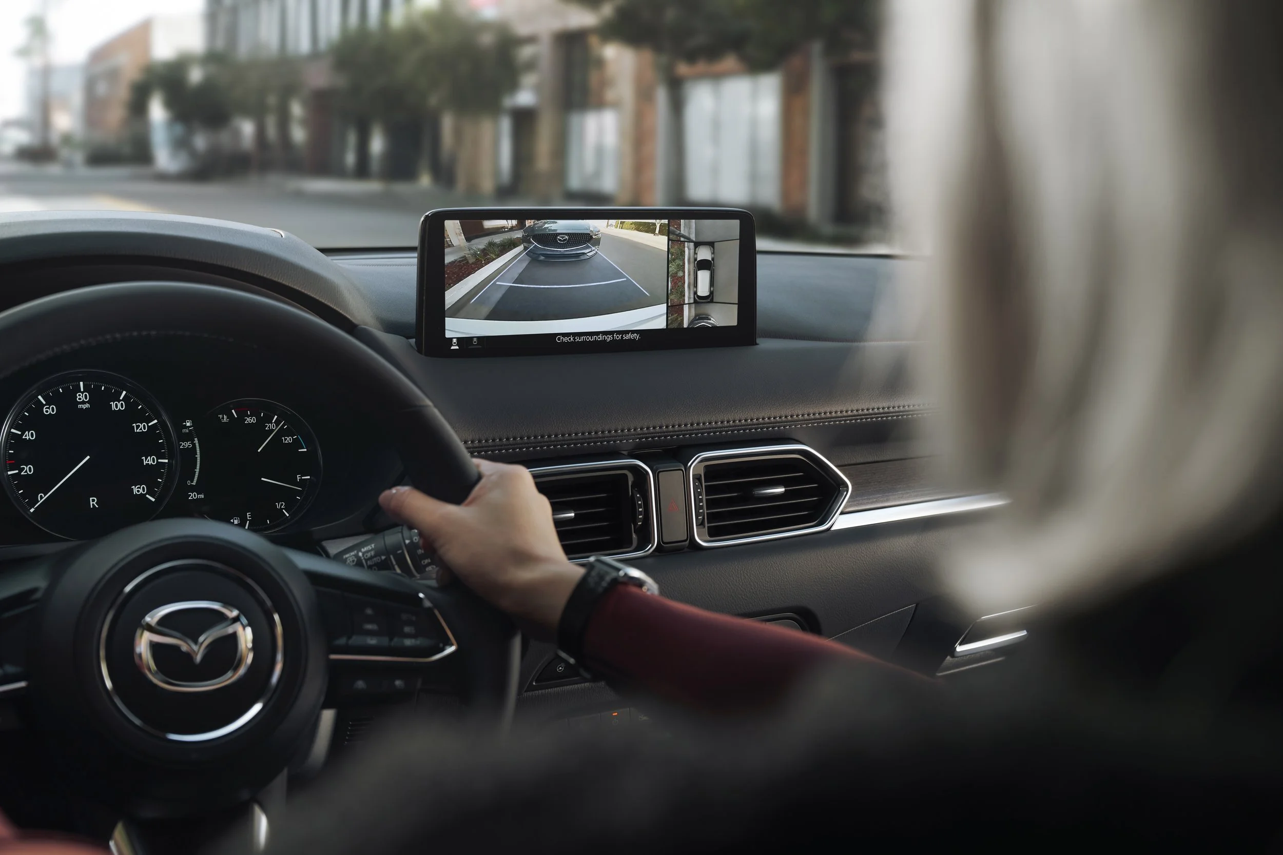 MY22_CX5_Brand12_360 view monitor.jpg