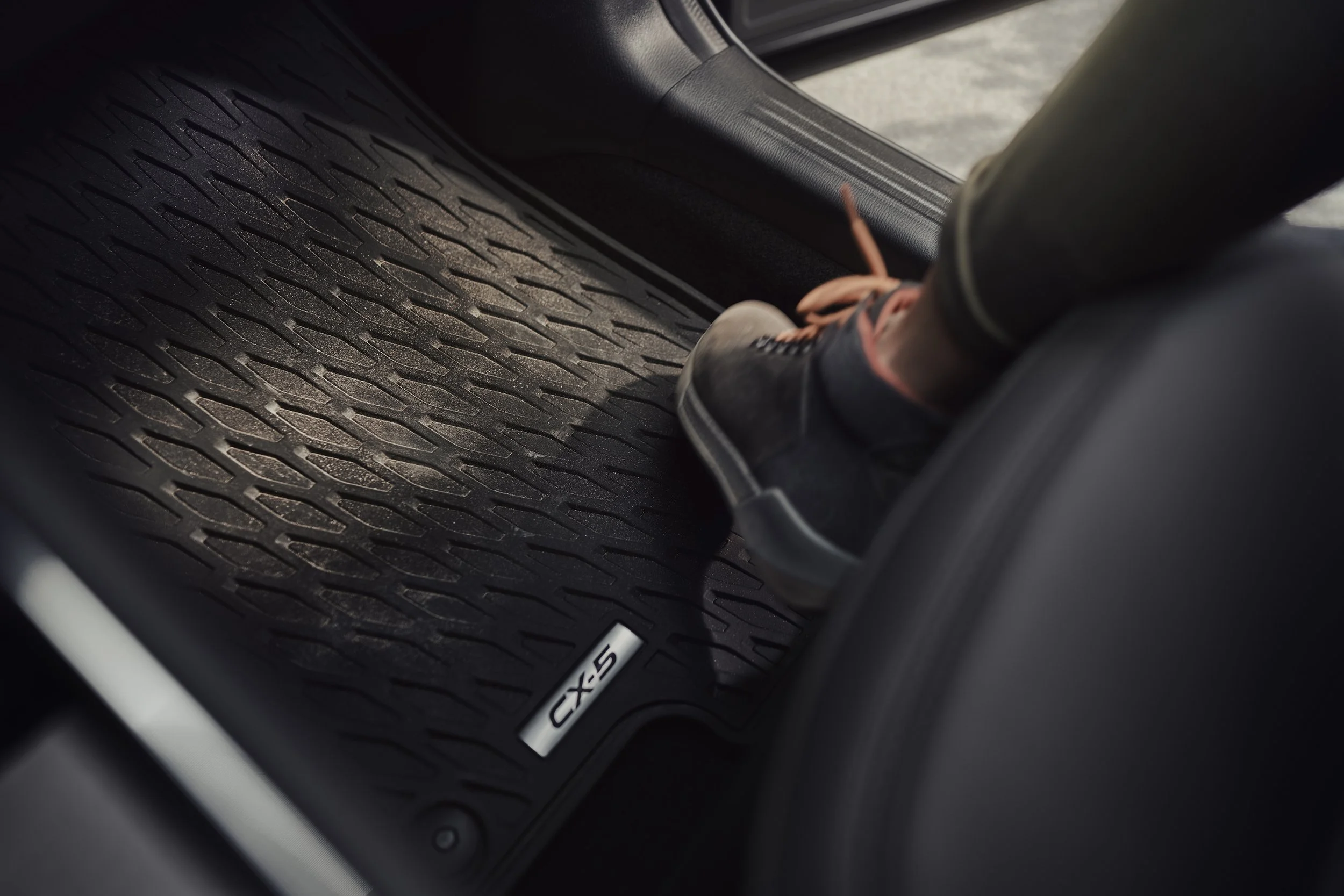 MY20_Accessories_CX5_All-Weather_Floor_Mat_def1.jpg