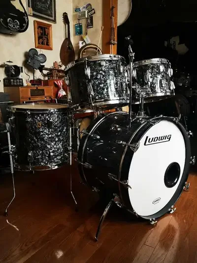 VINTAGE LUDWIG DRUM KIT