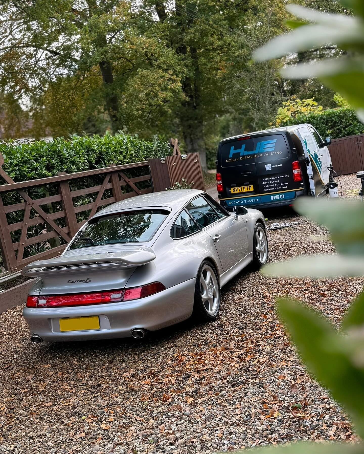 Air Cooled Porsche Vibes 🙌

#993 #911 #porsche911 #carreras #detailing #porscheclassic #porsche