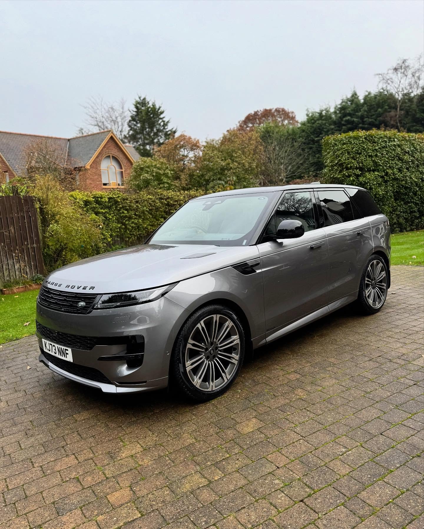 Maintenance keeping this Range Rover sport look sharp ✨🚘