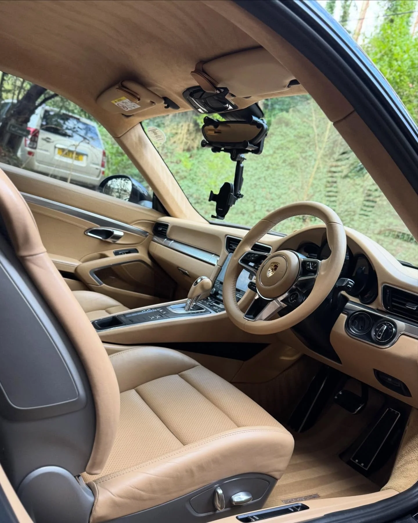 Full reset for this Porsche 911 Carrera 🔥 

The interior was looking tired, with grime built up in all the hard to reach areas and shiny, worn leather letting it down. Every surface was carefully steam cleaned, the leather deep cleaned and reconditi