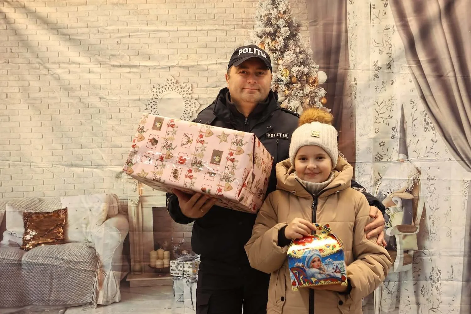 police-with-girl-christmas.jpeg
