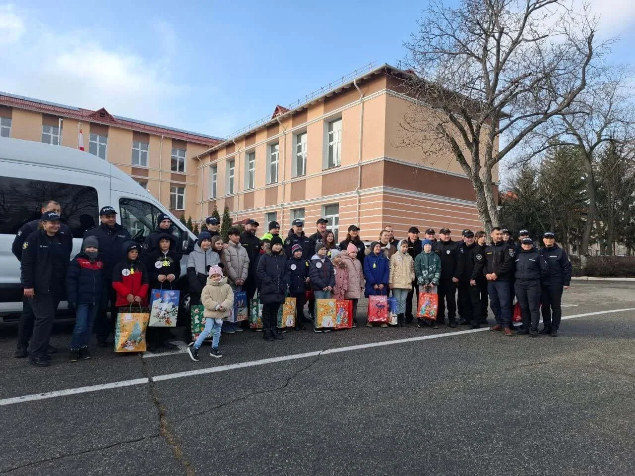 group-of-kids-and-police-officers.jpeg