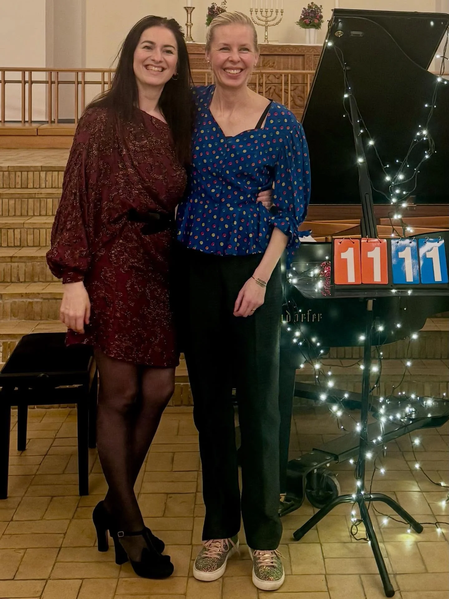 Igennem &aring;rene har jeg lavet mange forskellige slags koncerter og konstellationer. Jeg elsker variationen, nye ideer og at komme ud i mange forskellige kroge af sceneriske, musikalske og personlige udtryk. 
For ca 1 &aring;r siden fik jeg ideen 