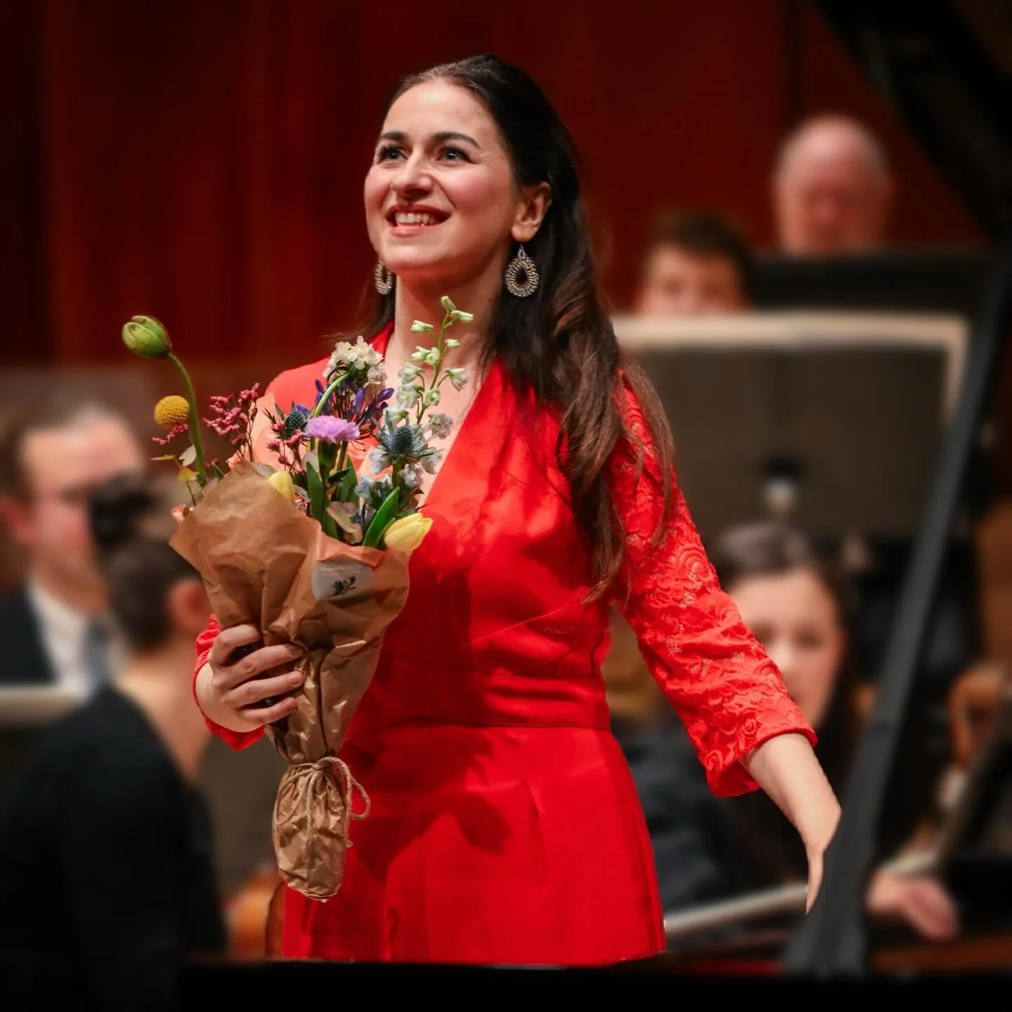 Tak for et dybt, magisk og meningsfuldt 2025 ❤️

Over 60 koncerter blev det til i &aring;r.

Som selvst&aelig;ndig ud&oslash;vende musiker og mor, all-in-one, er det noget, jeg b&aring;de er taknemmelig for og oprigtigt stolt af. 

Tusind tak til all