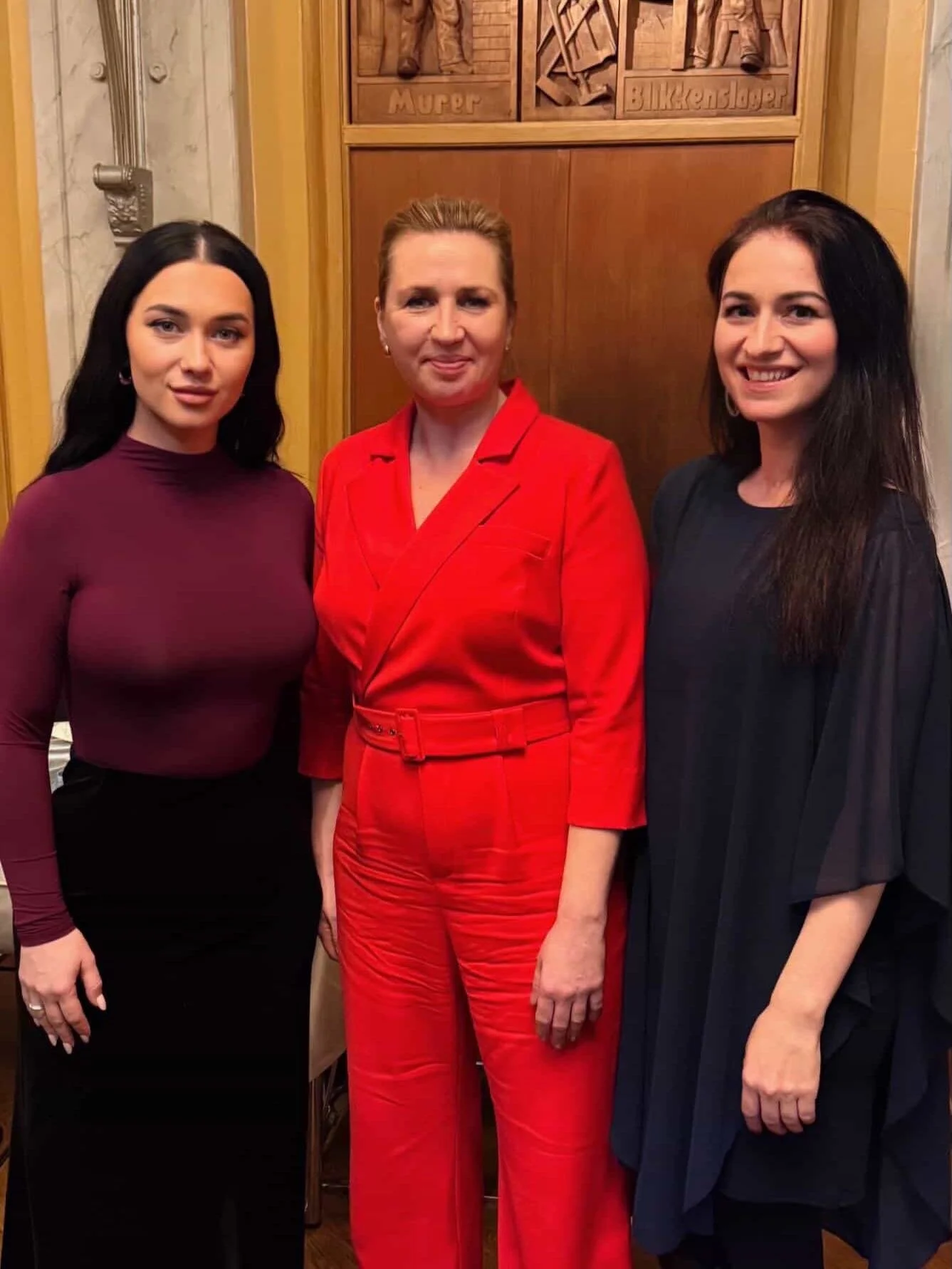 Gl&aelig;delig Kvindernes Kampdag ❤️🌺

I dag fejrede jeg dagen sammen med st&aelig;rke og vidunderlige kvinder. Der var vigtige samtaler og musik, som r&oslash;rte dybt og inspirerede. Tak for dette smukke arrangement. 

For kvinders frihed, liv og 