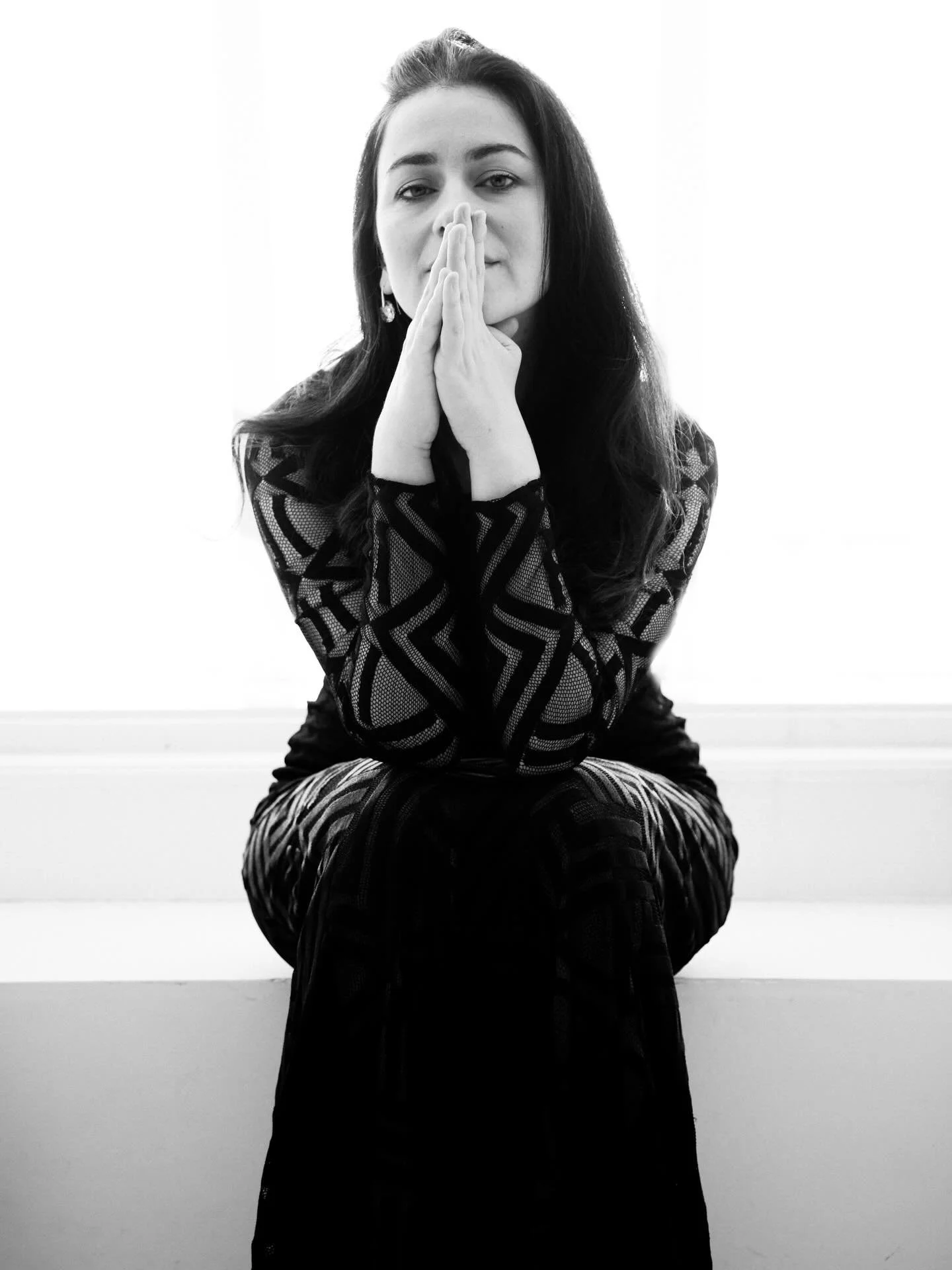 Vi har lige modtaget billeder fra min farmors og farfars lejlighed i Kherson i Ukraine, som st&aring;r tom, siden deres og fars d&oslash;d. 👉
😭😭😭💔❤️ det her er hvordan vores andet barndomshjem ser ud nu. Ruiner pga bomber og eksplosioner. Et hje