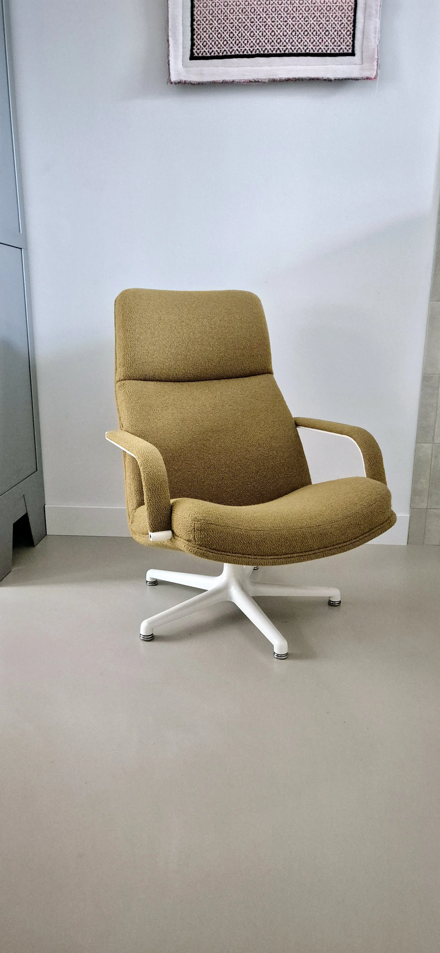 Artifort F141 draaifauteuil