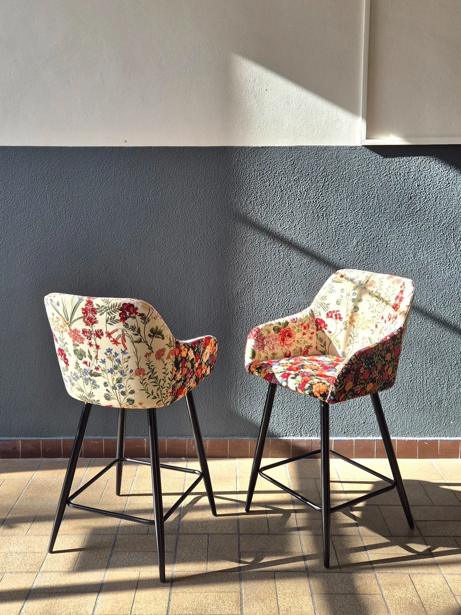 Kleurrijke barkrukken