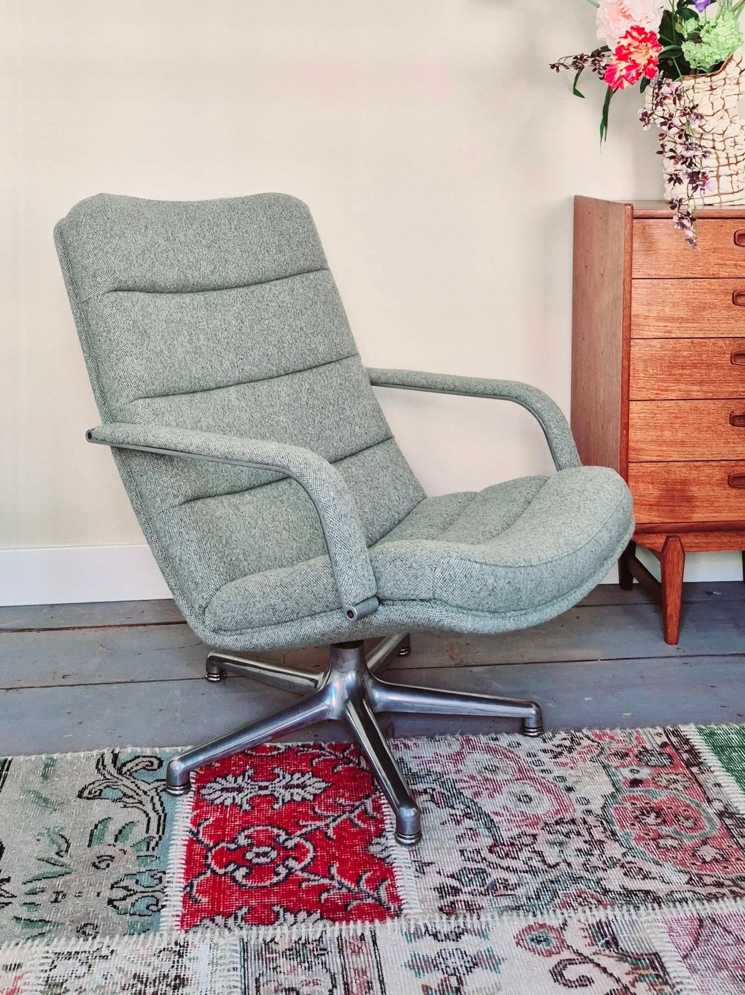 Artifort F141 draaifauteuil