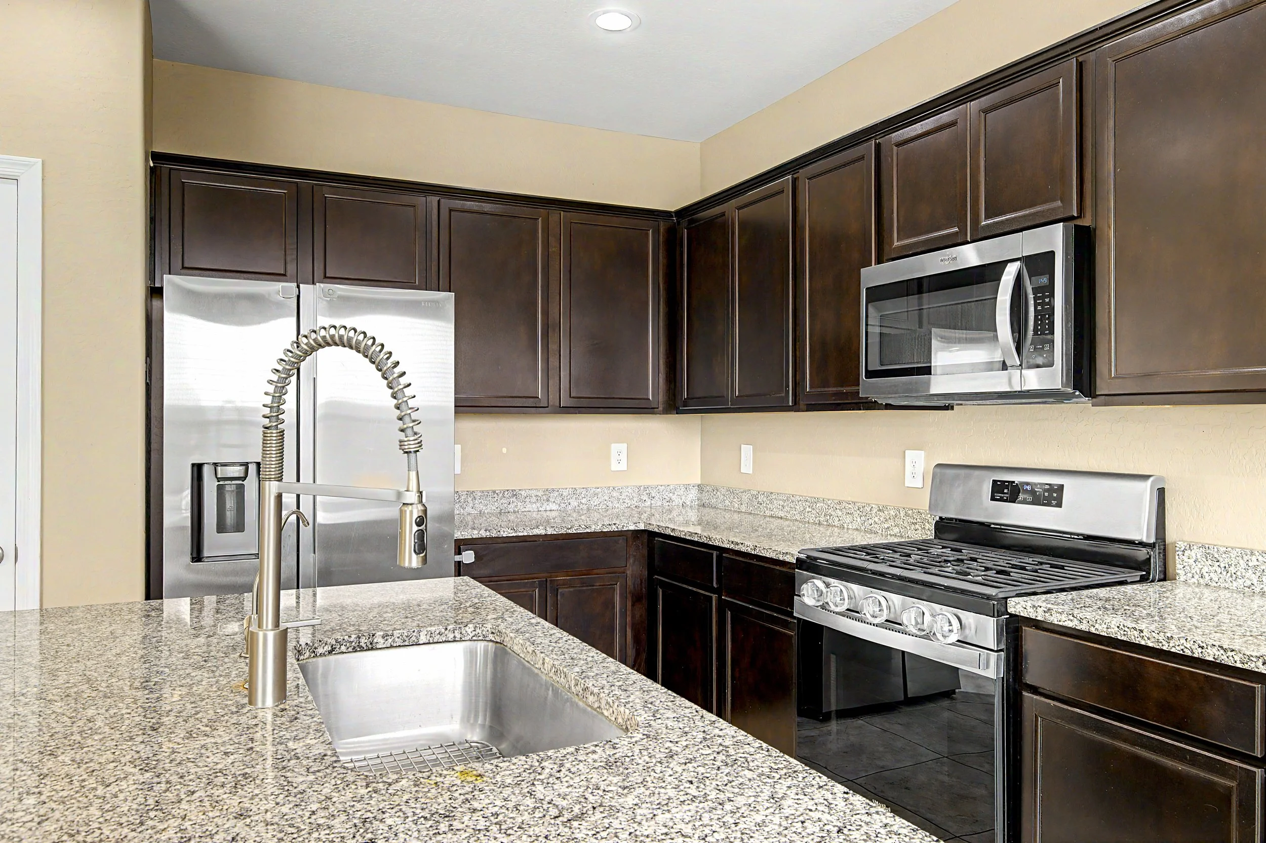 25_Kitchen.jpeg