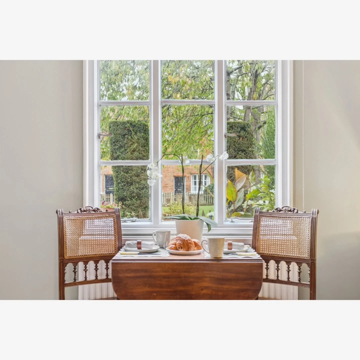 Morning perfection found! 🥐☕️ Imagine waking up here and enjoying your coffee with this serene view. This charming Airbnb is styled for the ultimate getaway&mdash;blending classic comfort with a touch of countryside peace.
.
.
.
.
.
​#RealEstatePhot