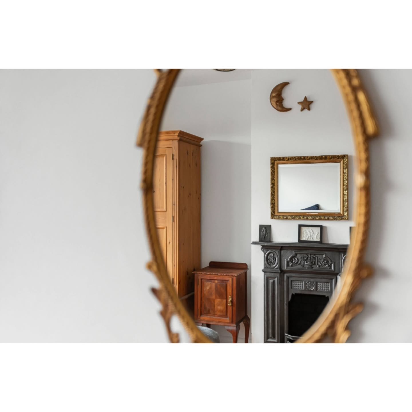 The fireplace's warmth, captured and multiplied. A little mirror magic for a cozy night in #fireplace #mirrorreflection #cozyhome #hygge #homedecor #warmth