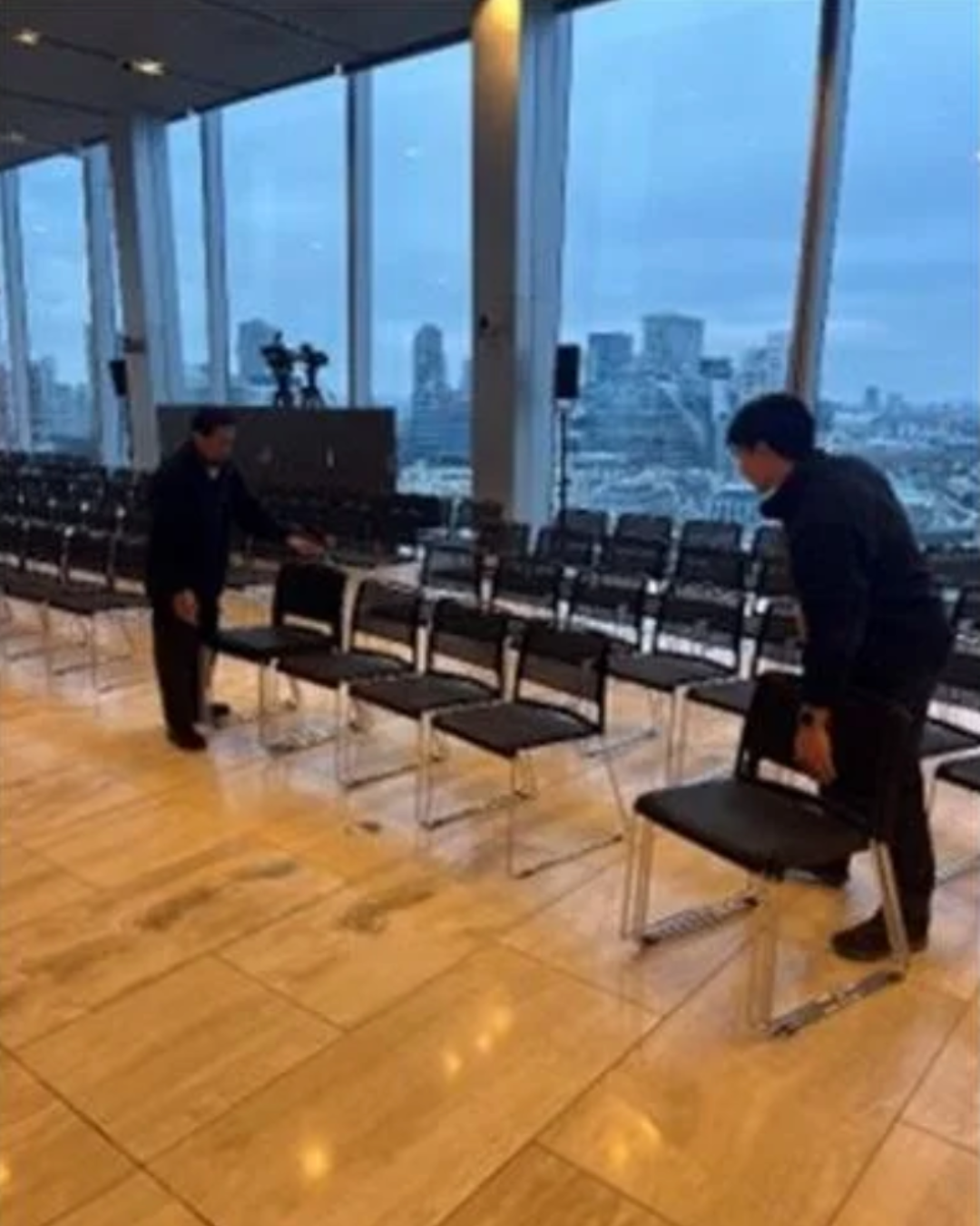 Professional portering service supporting facilities with internal transport and operational assistance