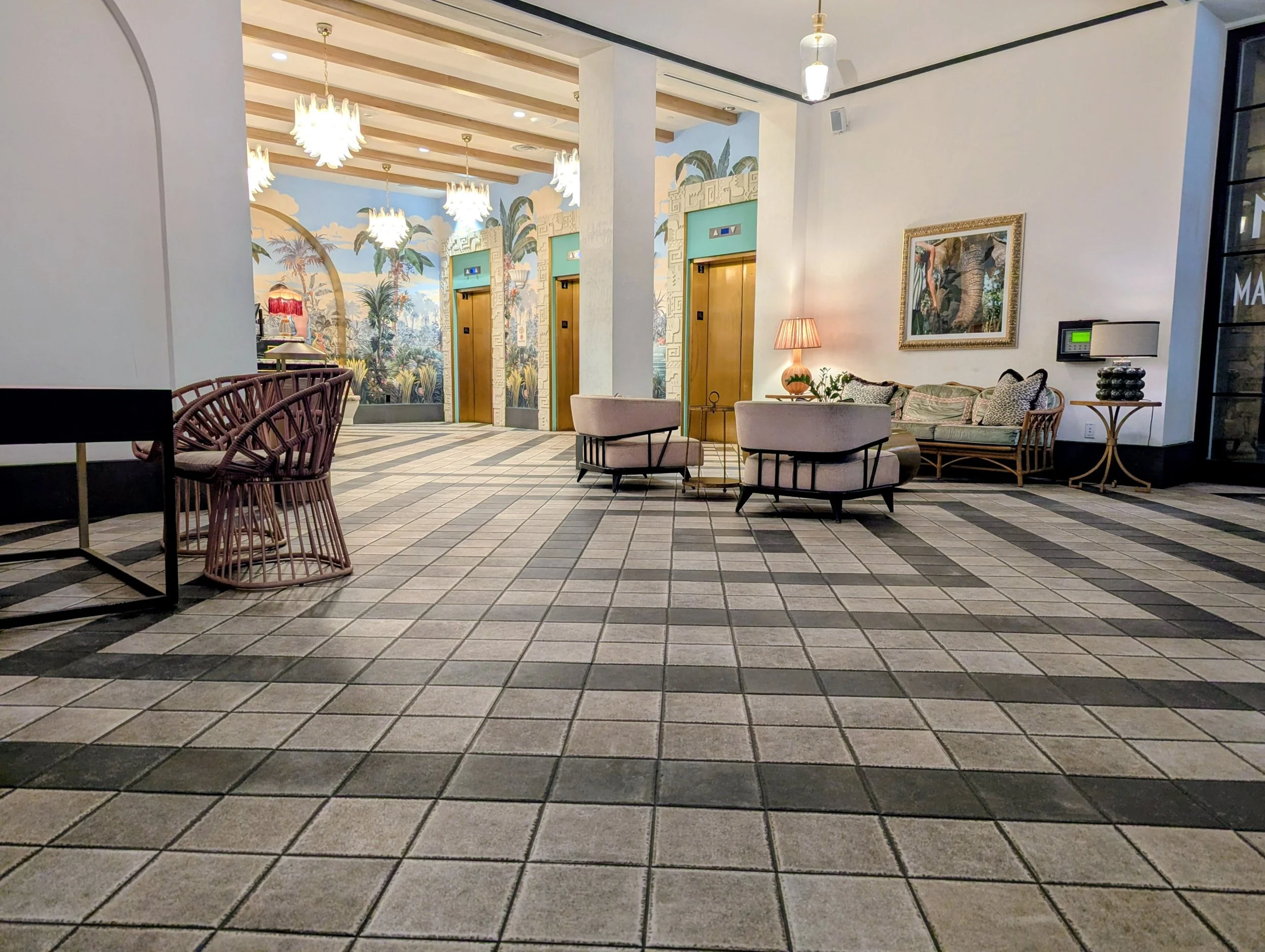 Lobby Namur and Bruges Anticato.jpg