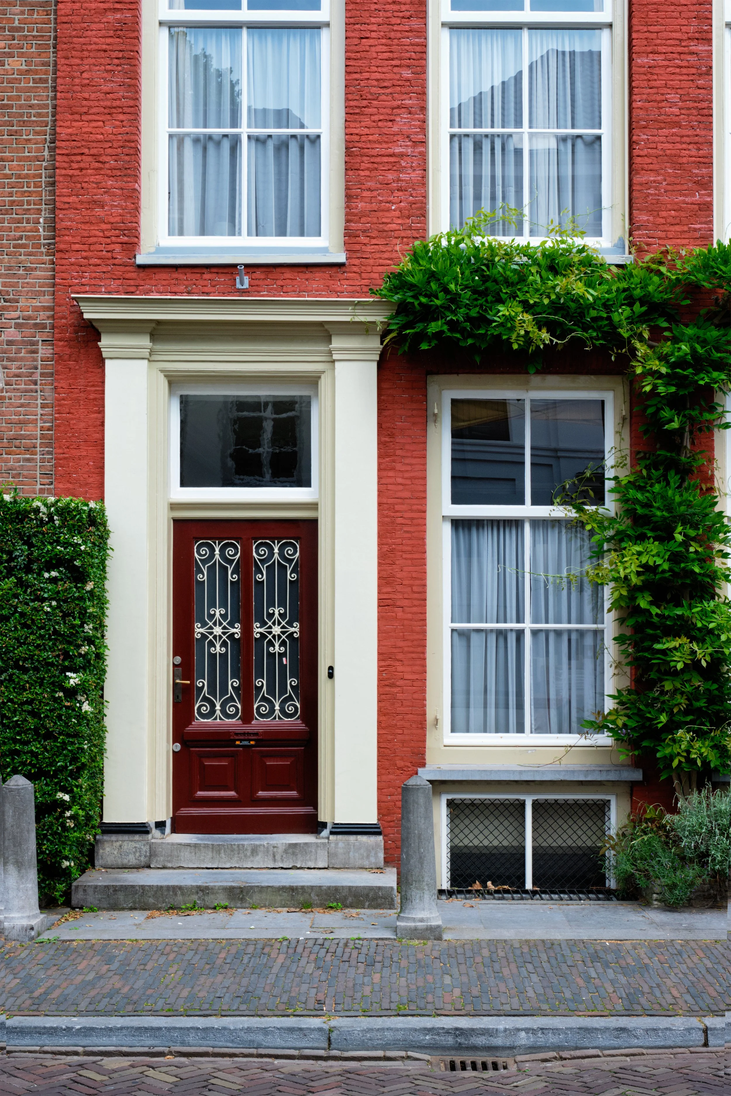 door-and-window-of-an-old-house-in-netherlands-2024-10-18-03-43-47-utc.jpg