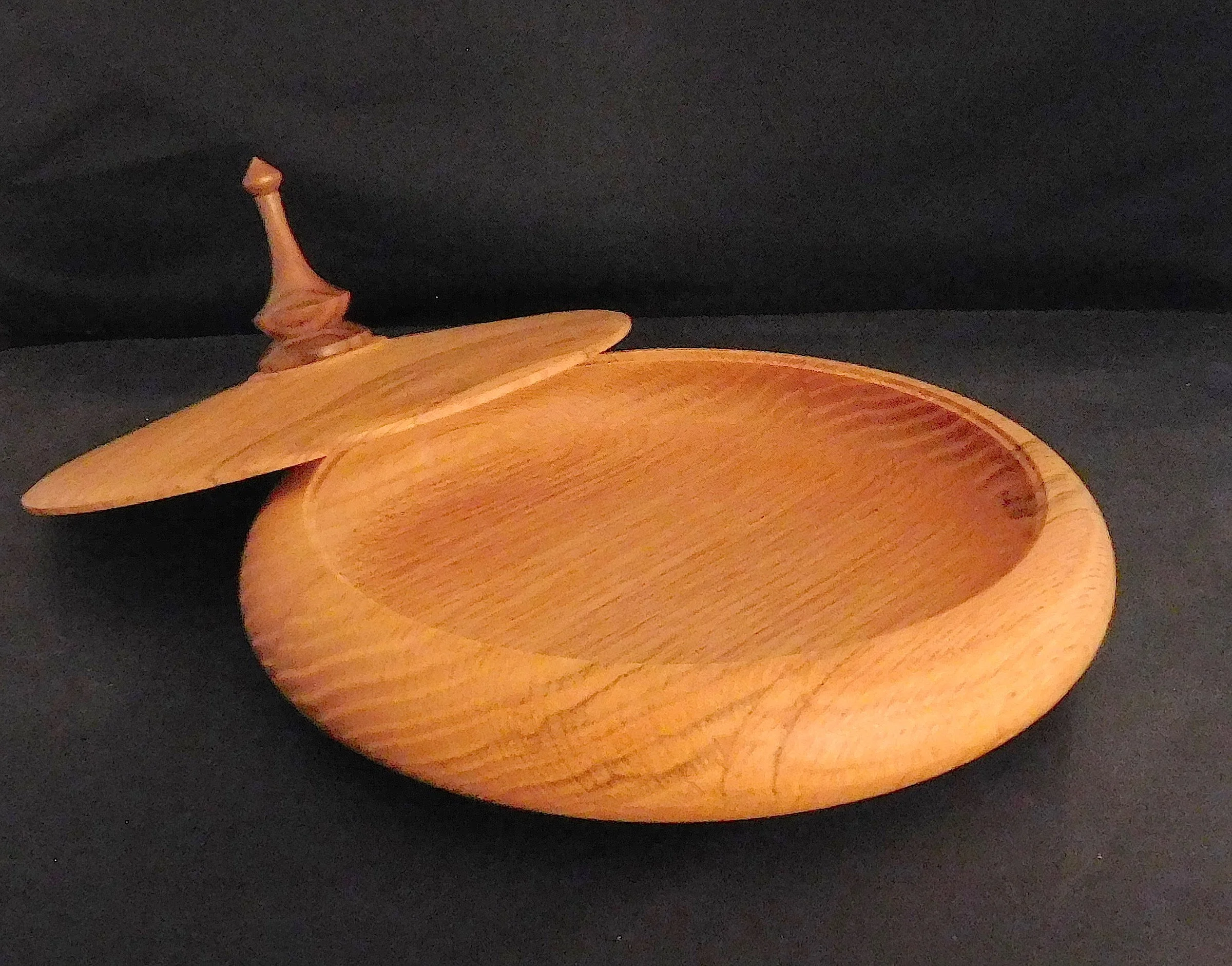 flat oak bowl w lid 2.JPG