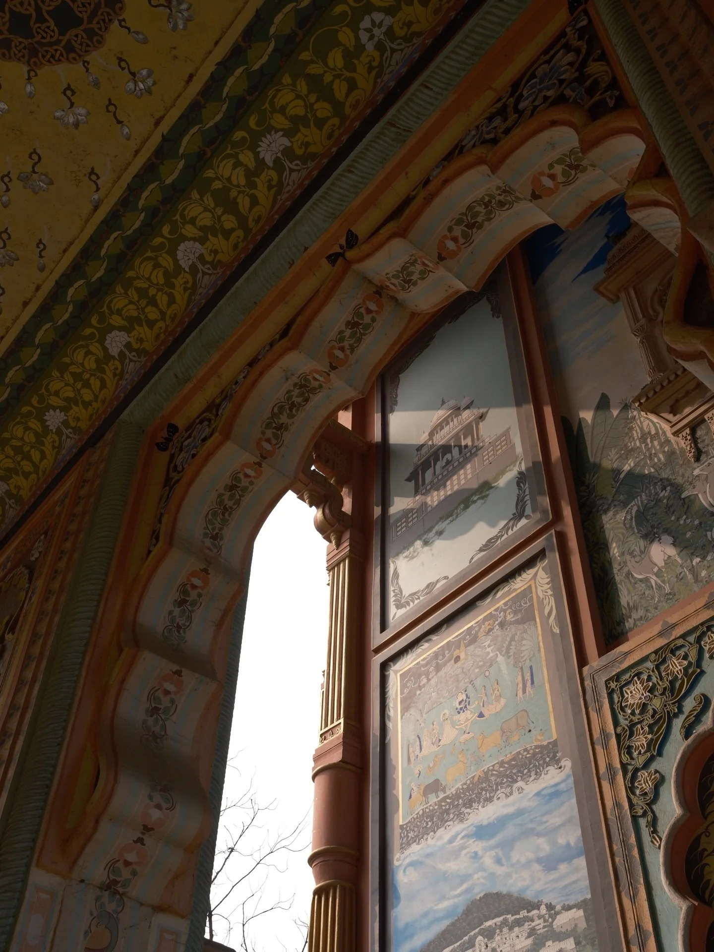 The pink city! Famed for its terra cotta hues, Jaipur was painted its iconic color in 1876 to welcome the Prince of Wales, and it has maintained the tradition within city gates ever since. The color washes over much of the city, but is especially pro