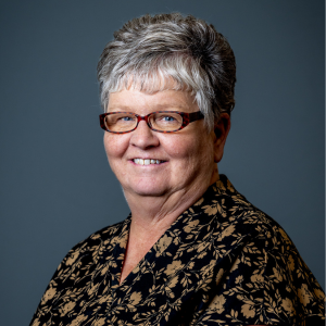 Head shot of Betsy Overton