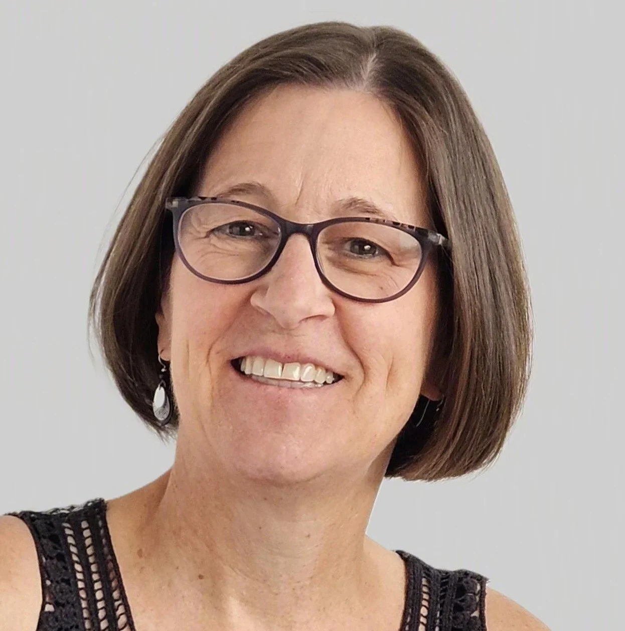 Head shot of Jennifer Anton