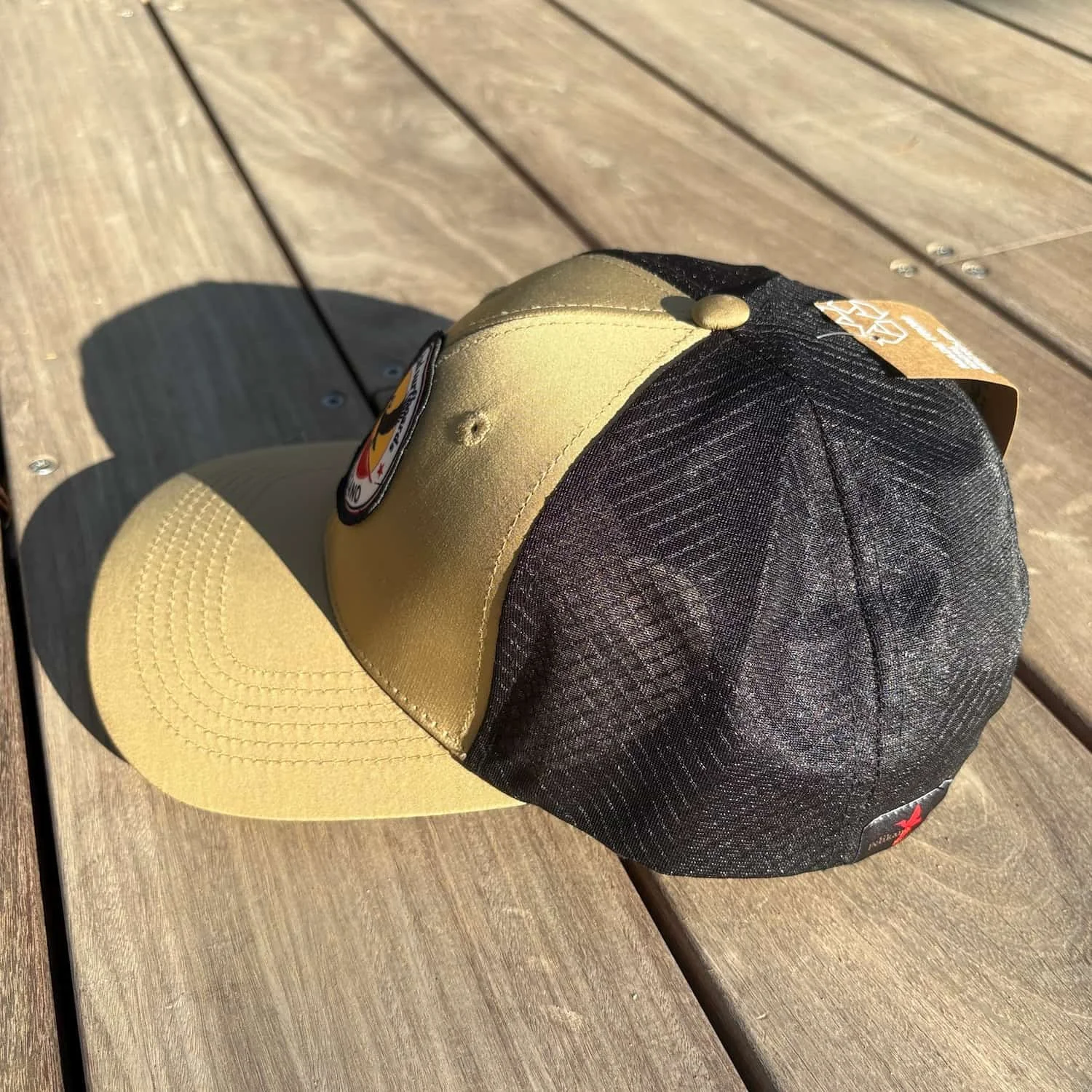 casquettes_noire_ocre_pelikano_2.jpg