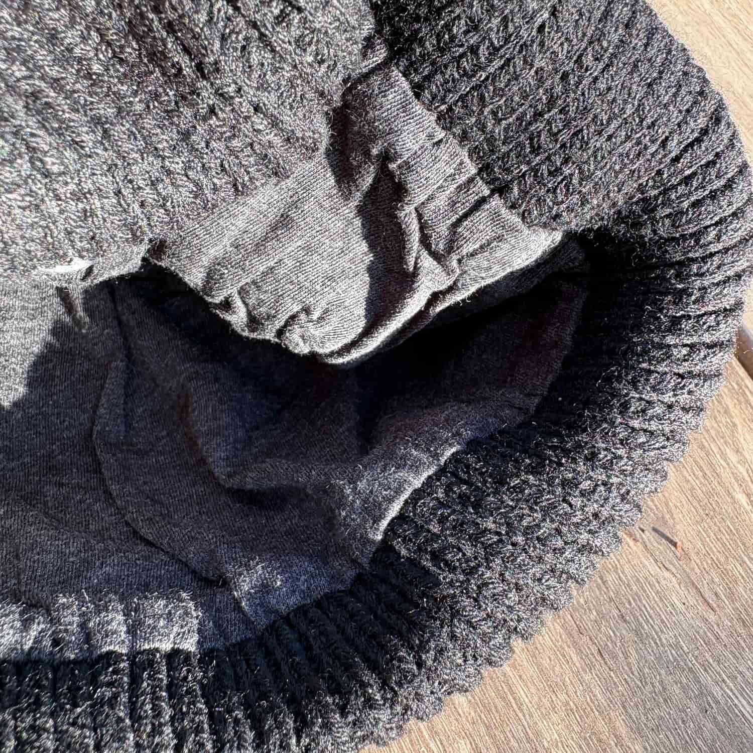 Bonnet_noir_pelikano_interieur.jpg