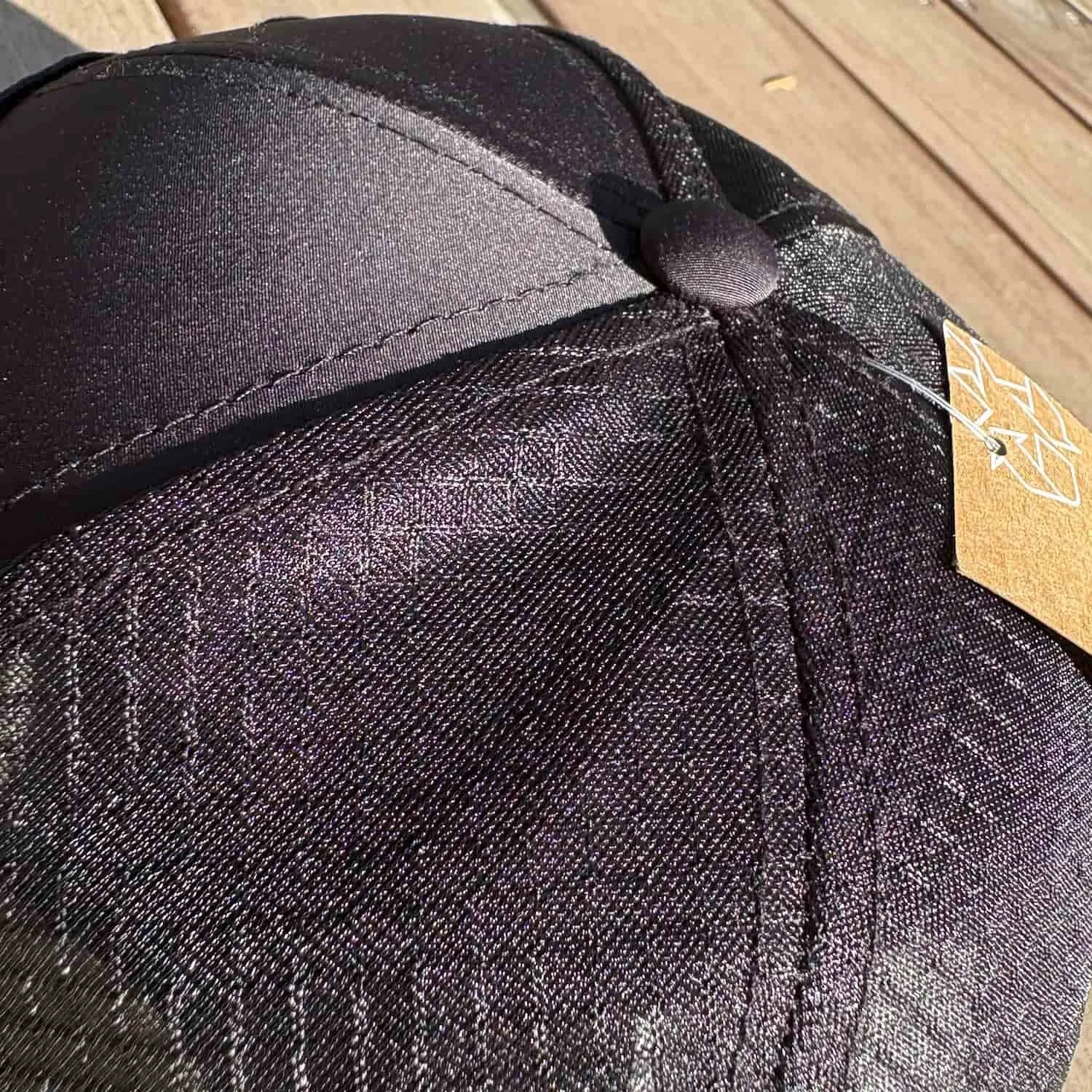 casquettes_noire_pelikano_detail.jpg