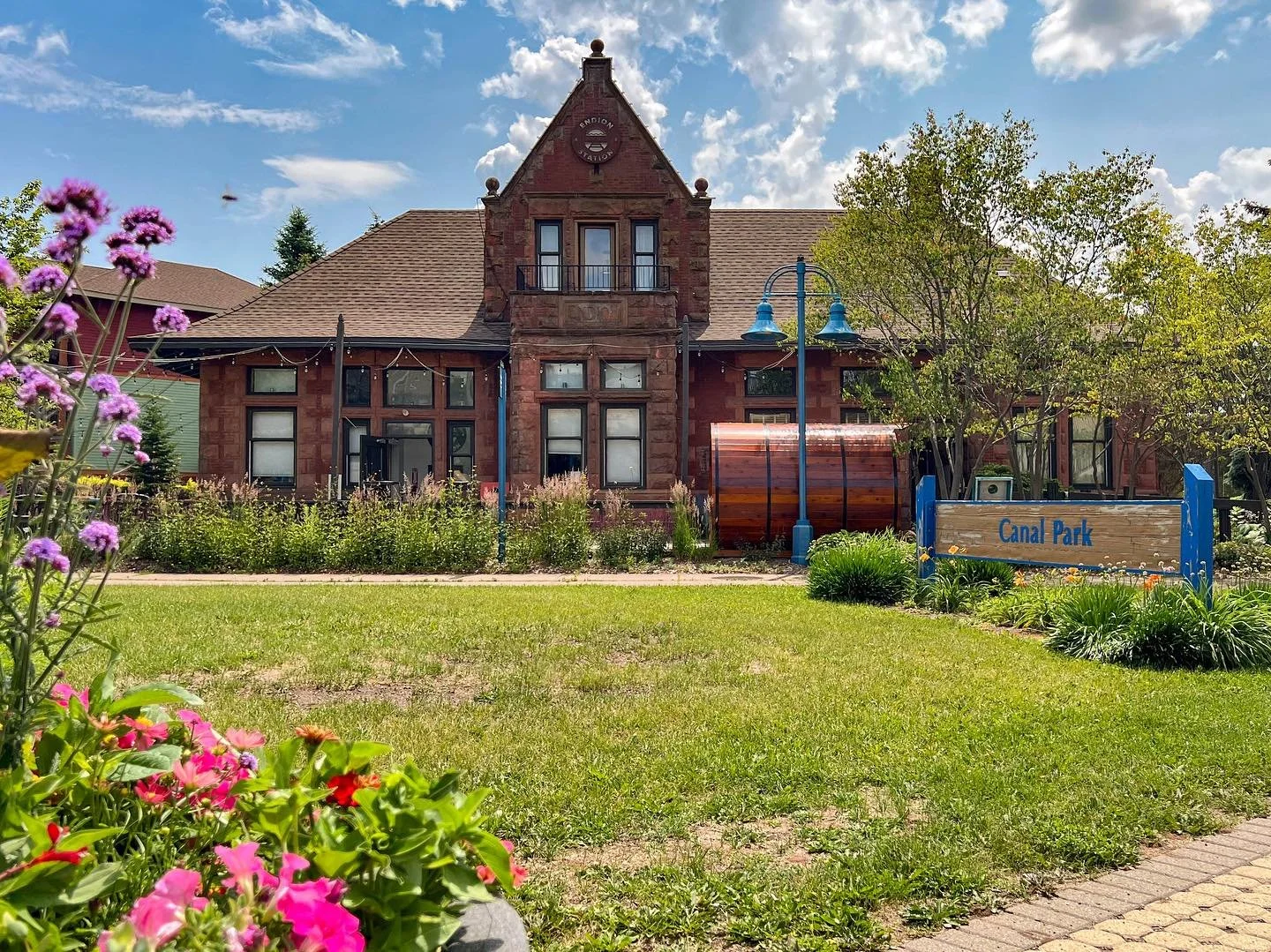 Your Adventure Starts Here📍🗺️

Endion Station Inn is a locally-owned 5-bed, 5-bath boutique hotel, located in the heart of Canal Park, right along Lake Superior and the boardwalk. Our historic building was first a passenger depot and train station.