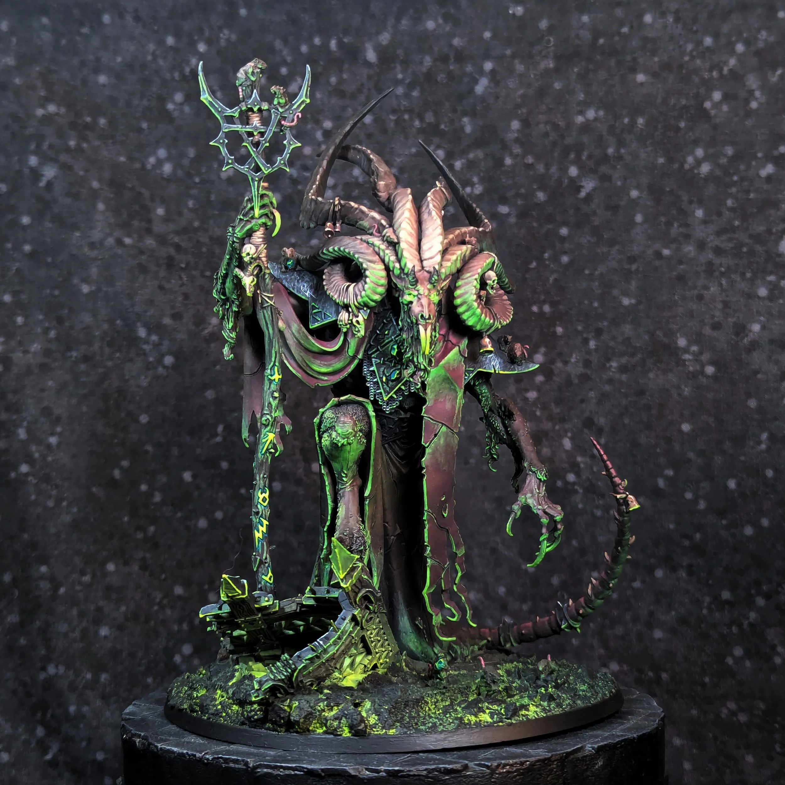 Vizzik Scour, Warhammer Age of Sigmar, golden demon mini painting entry, rats, staff, magic, object source lighting