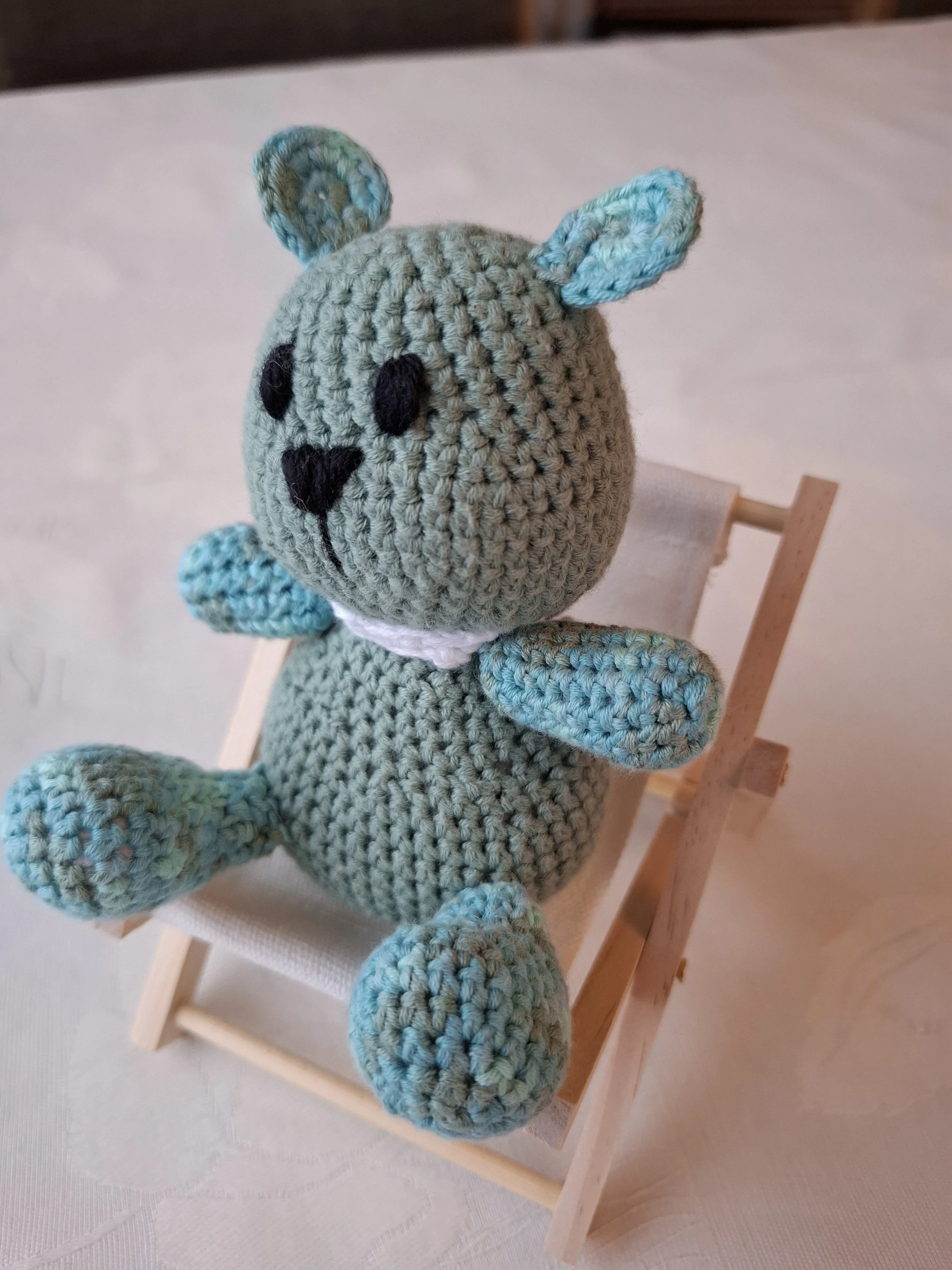10265, Kr 200,- inkludert stol. Høyde figur 13cm