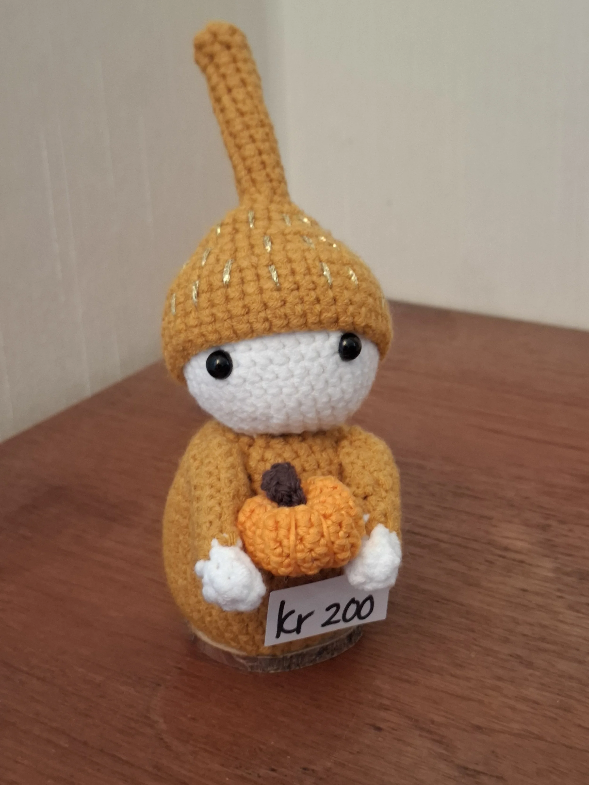 10210, høyde 13cm [treplate i bunn, ikke kosedyr]