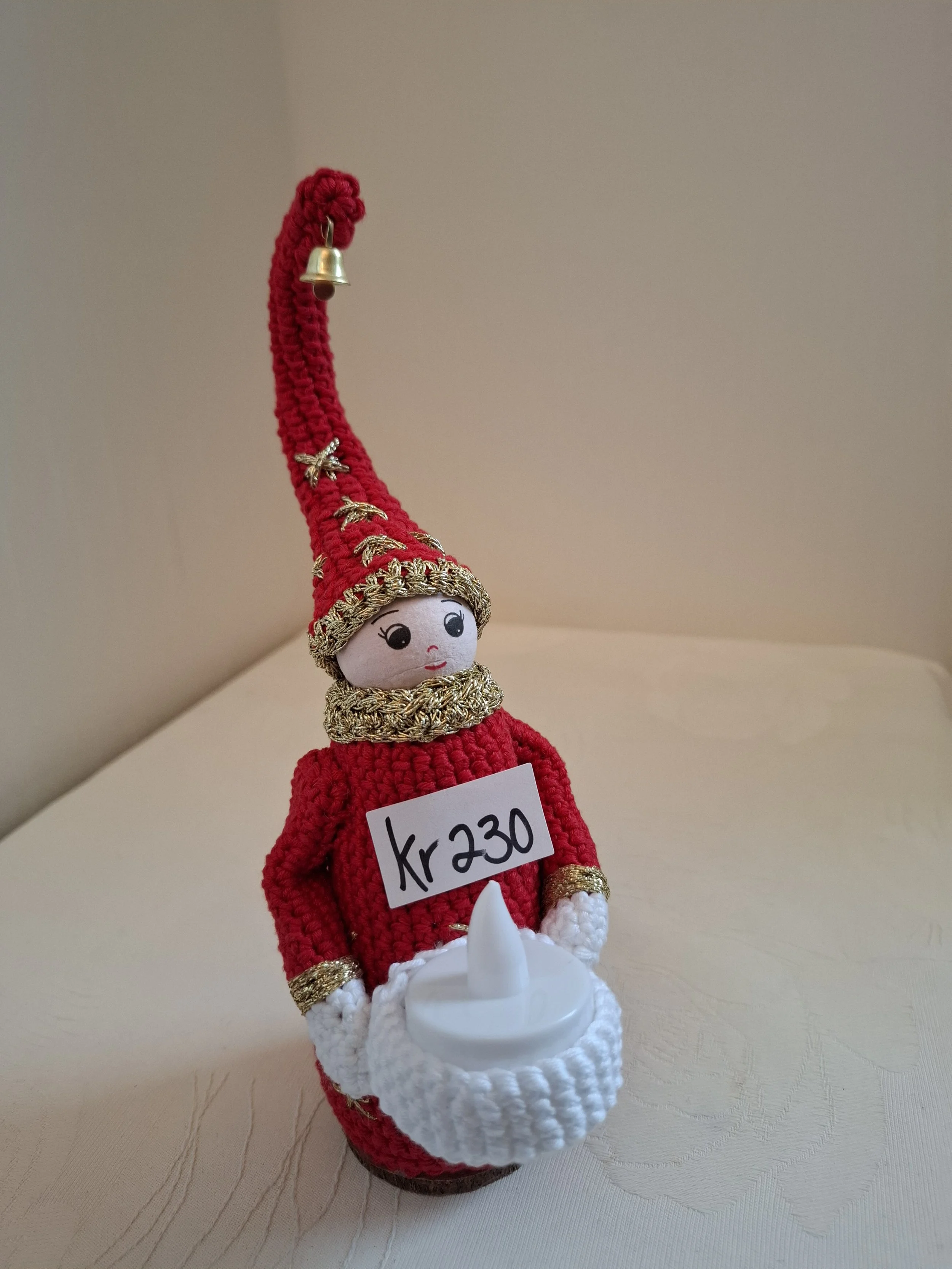 10250 | Solgt | [treplate i bunn, ikke kosedyr]