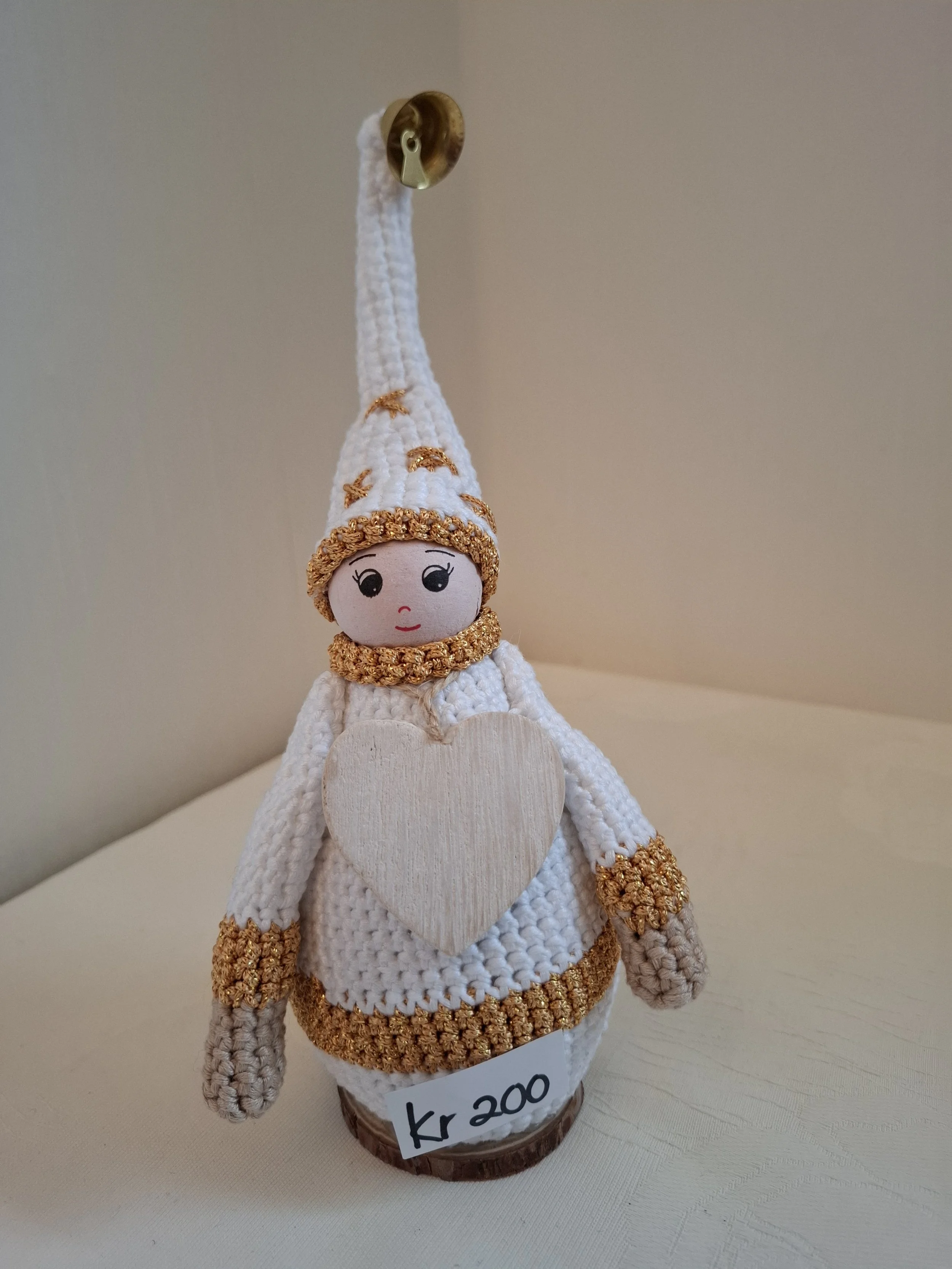 10249 | Solgt | [treplate i bunn, ikke kosedyr]