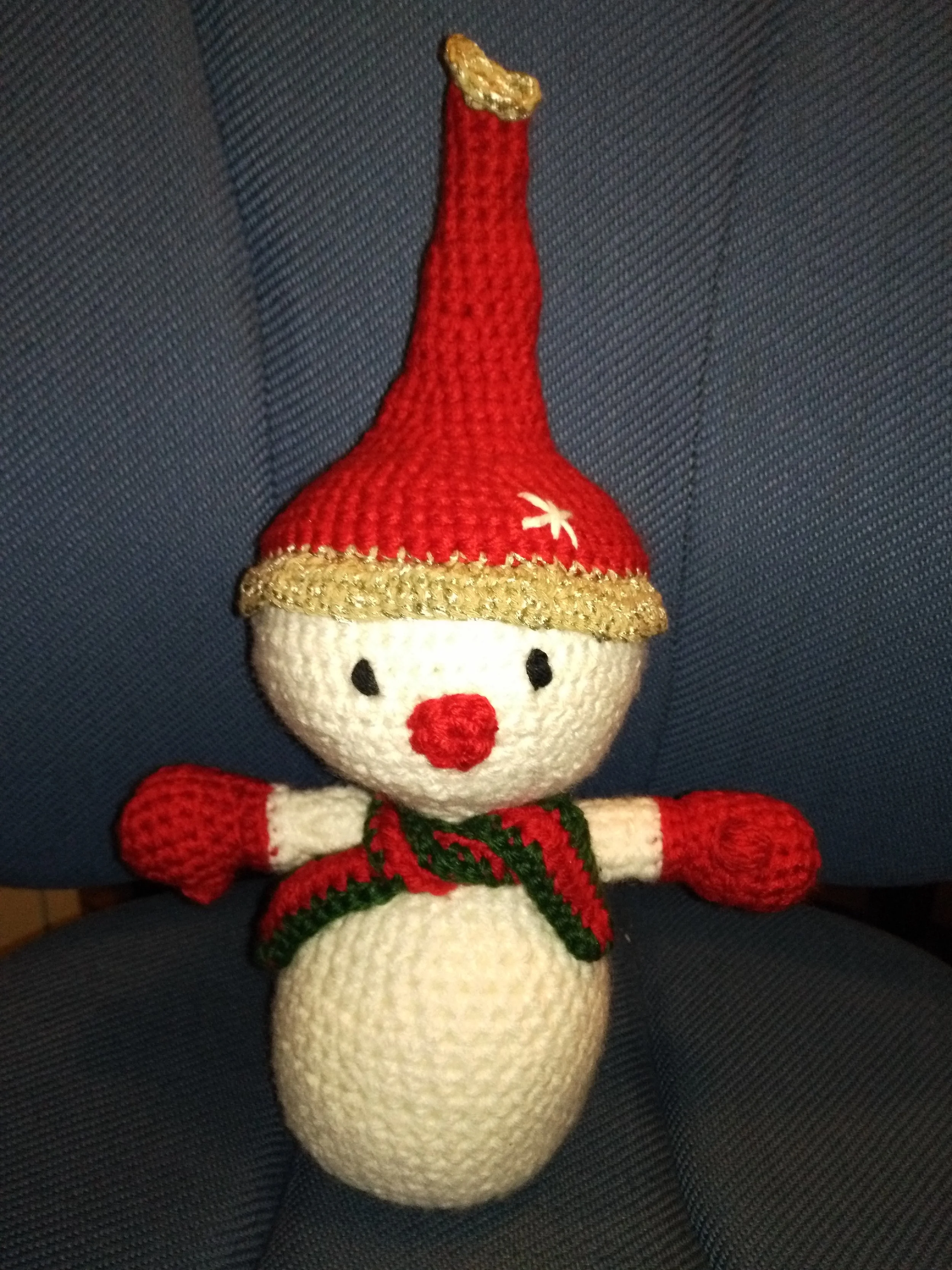 Snømann m rød lue.jpg