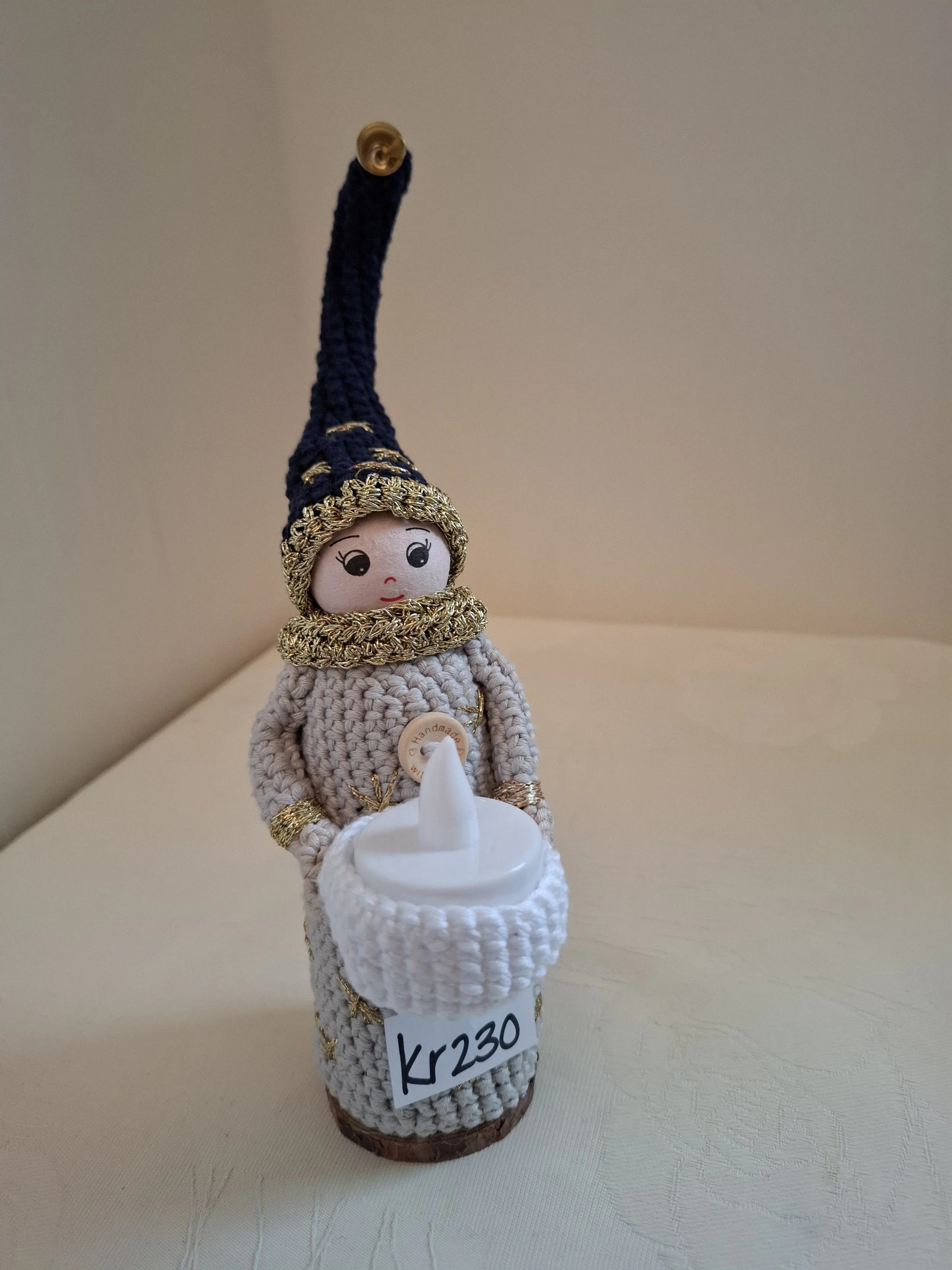 10251 | Solgt | [treplate i bunn, ikke kosedyr]