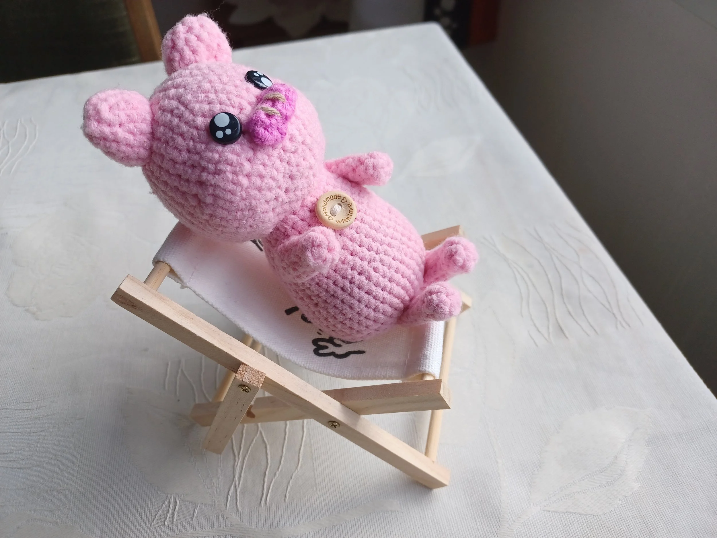 10214, Kr 200,- inkludert stol. Høyde figur 15cm