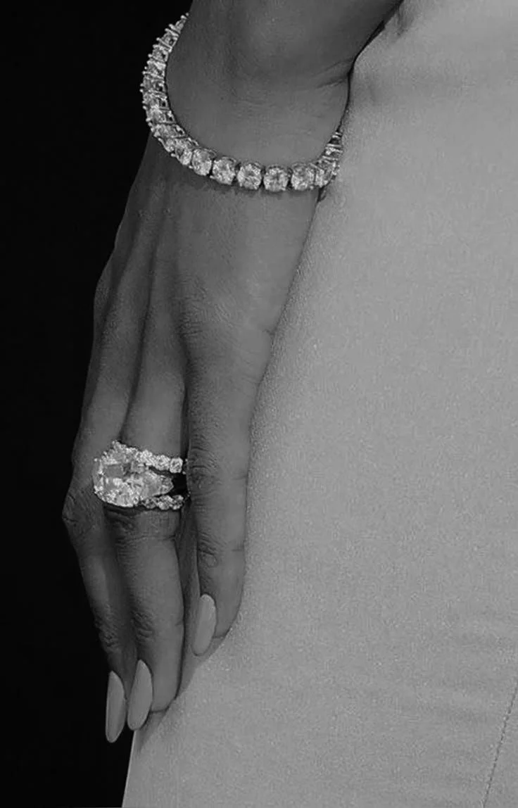 “Custom jeweller in Cochrane, Alberta specializing in Canadian diamonds.”

“GIA-certified diamond grader offering bespoke engagement rings in Cochrane.”

“Where to buy ethical Canadian diamonds near Calgary.”

“Custom fine jewellery boutique in Cochr