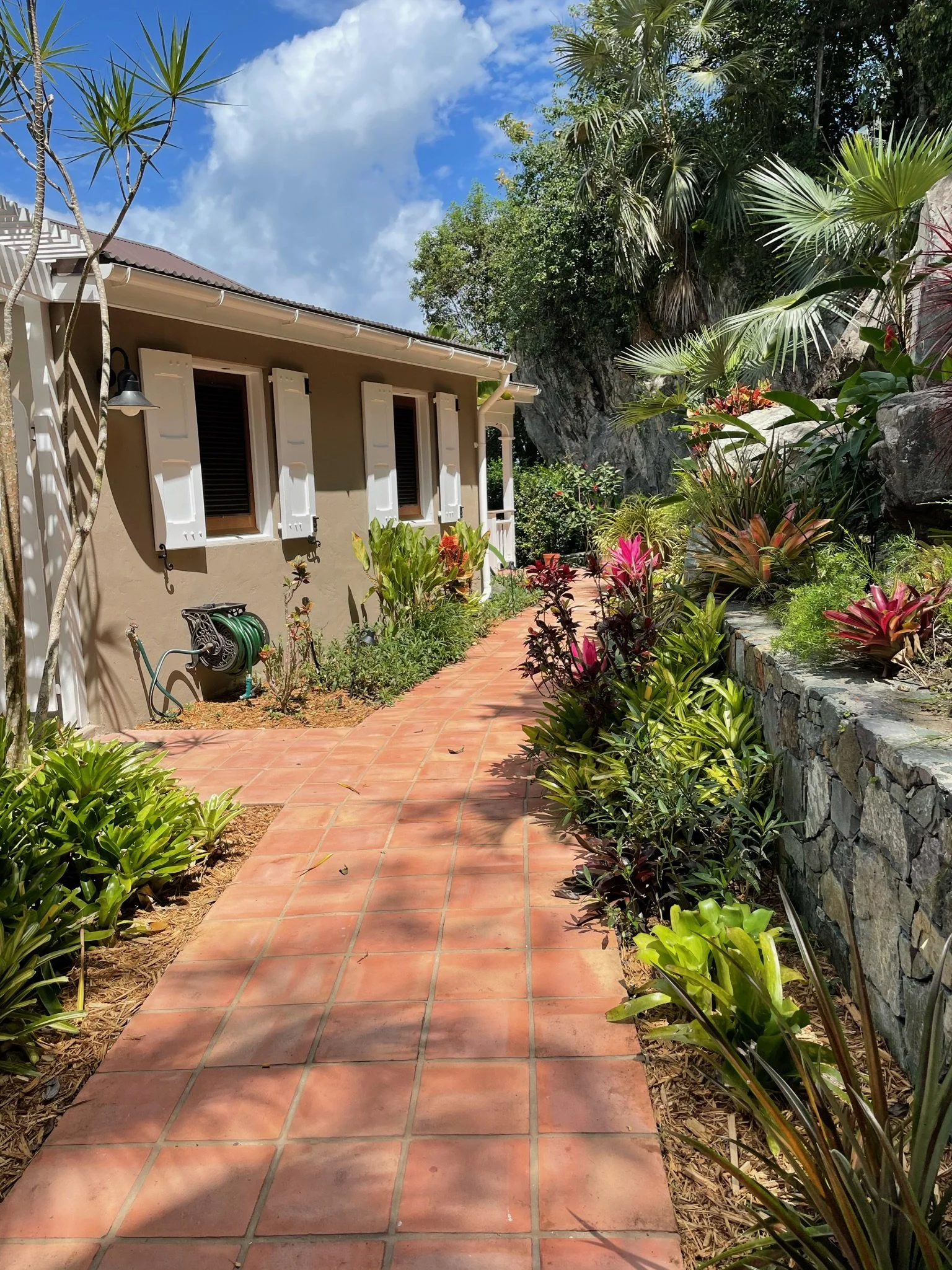 Villa front path entry