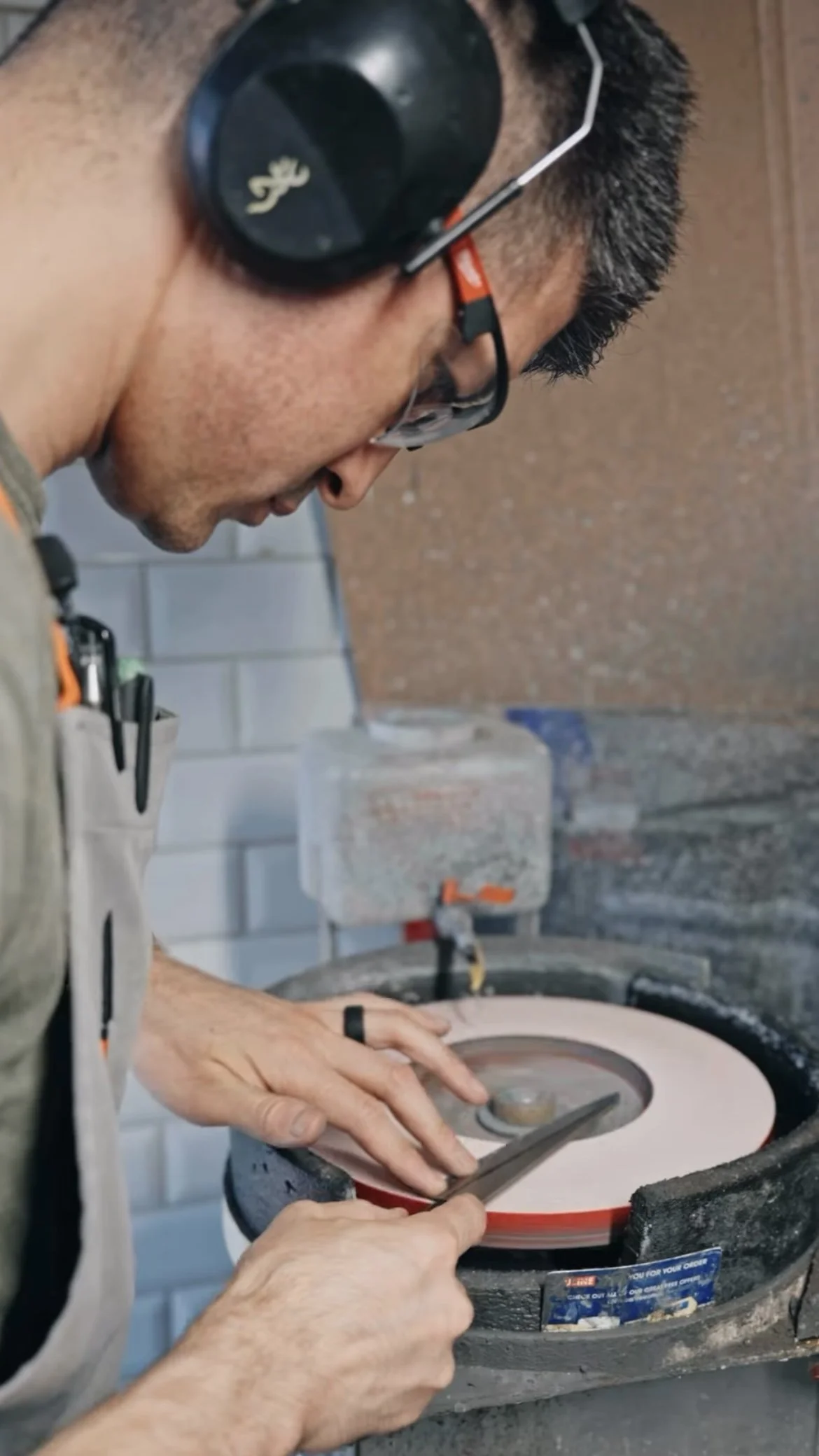 Repairing a knife using a rotary stone at Stay Sharp Couteaux Japonais (2023-2025)
photo: Staysharp @false.joye